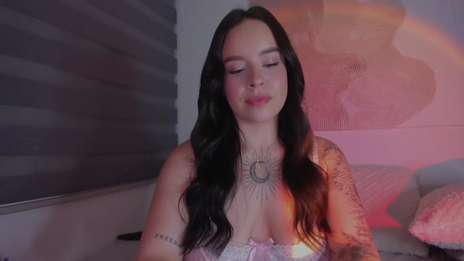 Gallery image thumbnail from Sexxygirl18x's myfreecams stream on, 12/31/2024, 01:08 image 20 of 20