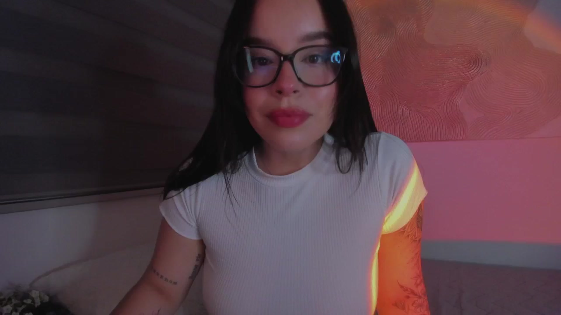 Gallery image thumbnail from Sexxygirl18x's myfreecams stream on, 01/03/2025, 01:19 image 1 of 20