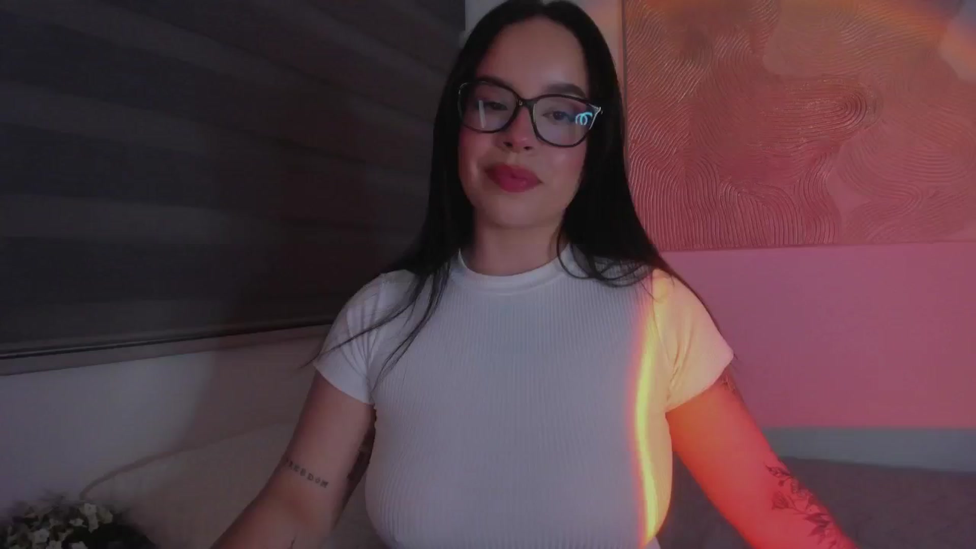 Gallery image thumbnail from Sexxygirl18x's myfreecams stream on, 01/03/2025, 01:19 image 9 of 20