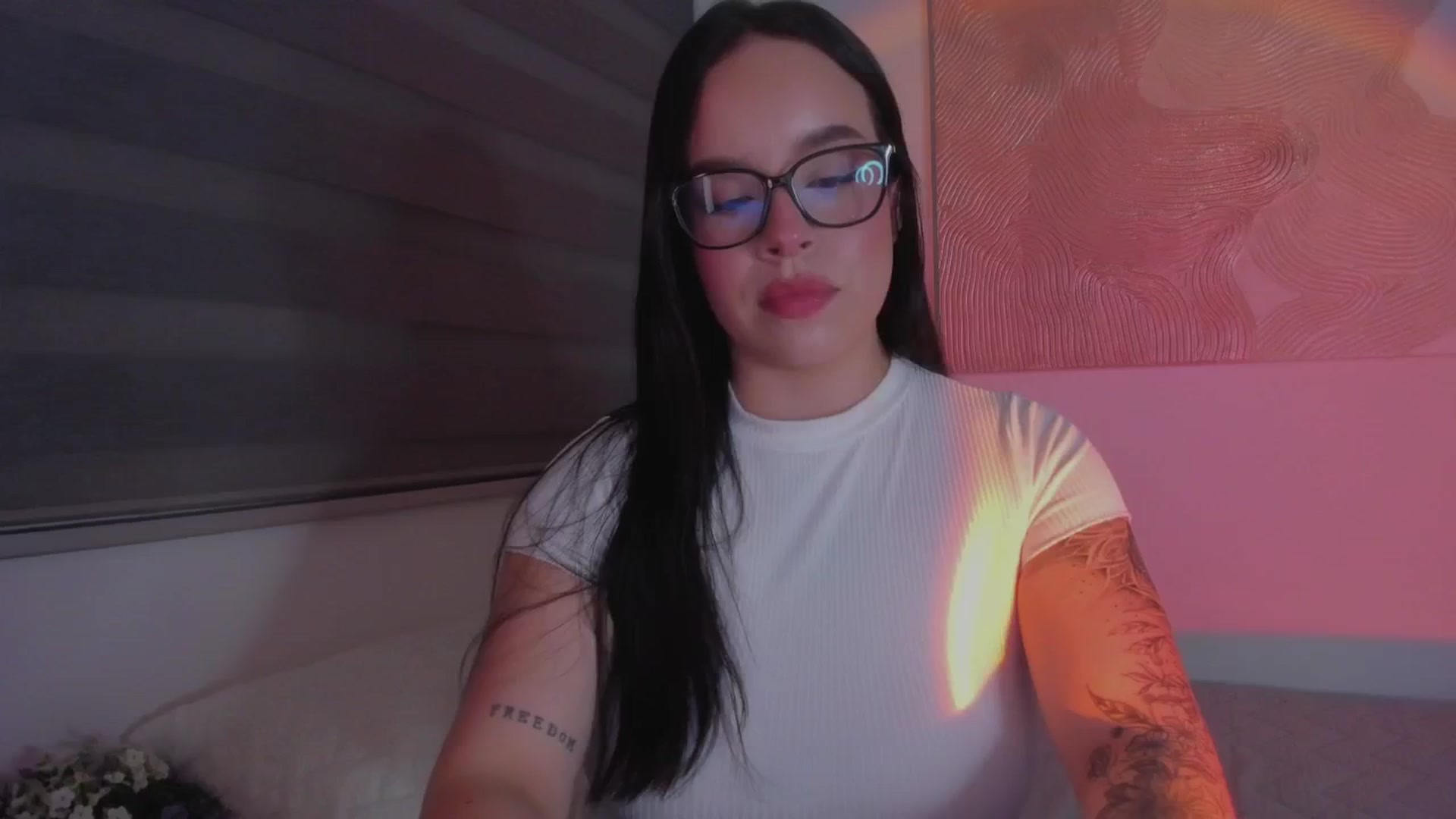 Gallery image thumbnail from Sexxygirl18x's myfreecams stream on, 01/03/2025, 01:19 image 13 of 20