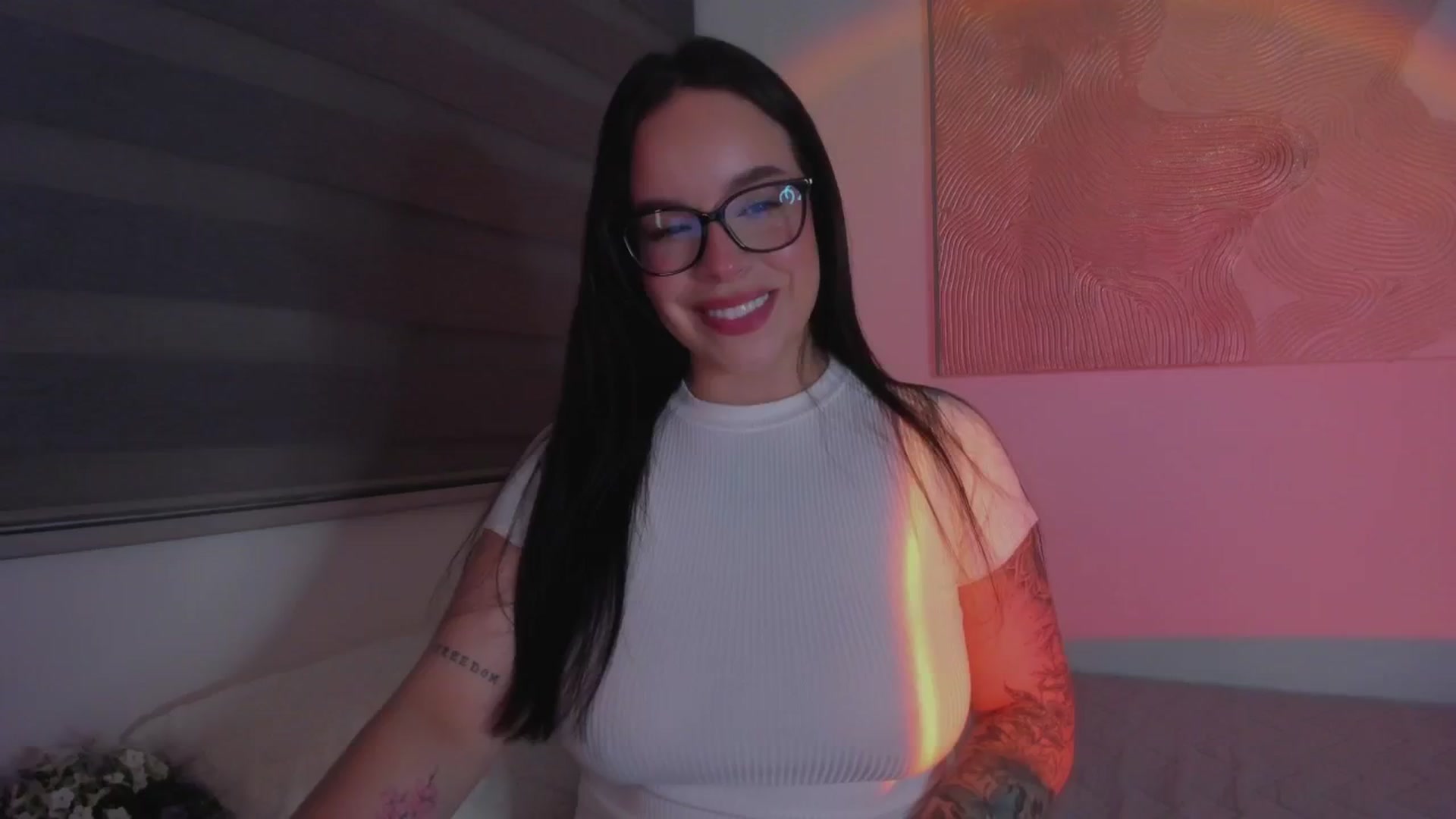 Gallery image thumbnail from Sexxygirl18x's myfreecams stream on, 01/03/2025, 01:19 image 8 of 20