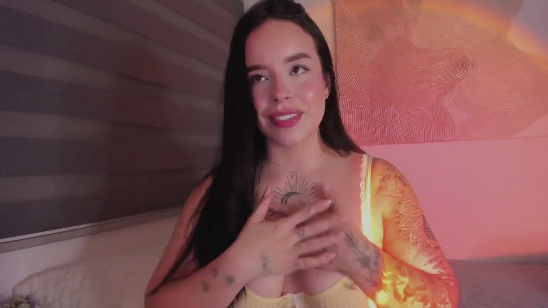Gallery image thumbnail from Sexxygirl18x's myfreecams stream on, 01/04/2025, 02:04 image 12 of 20