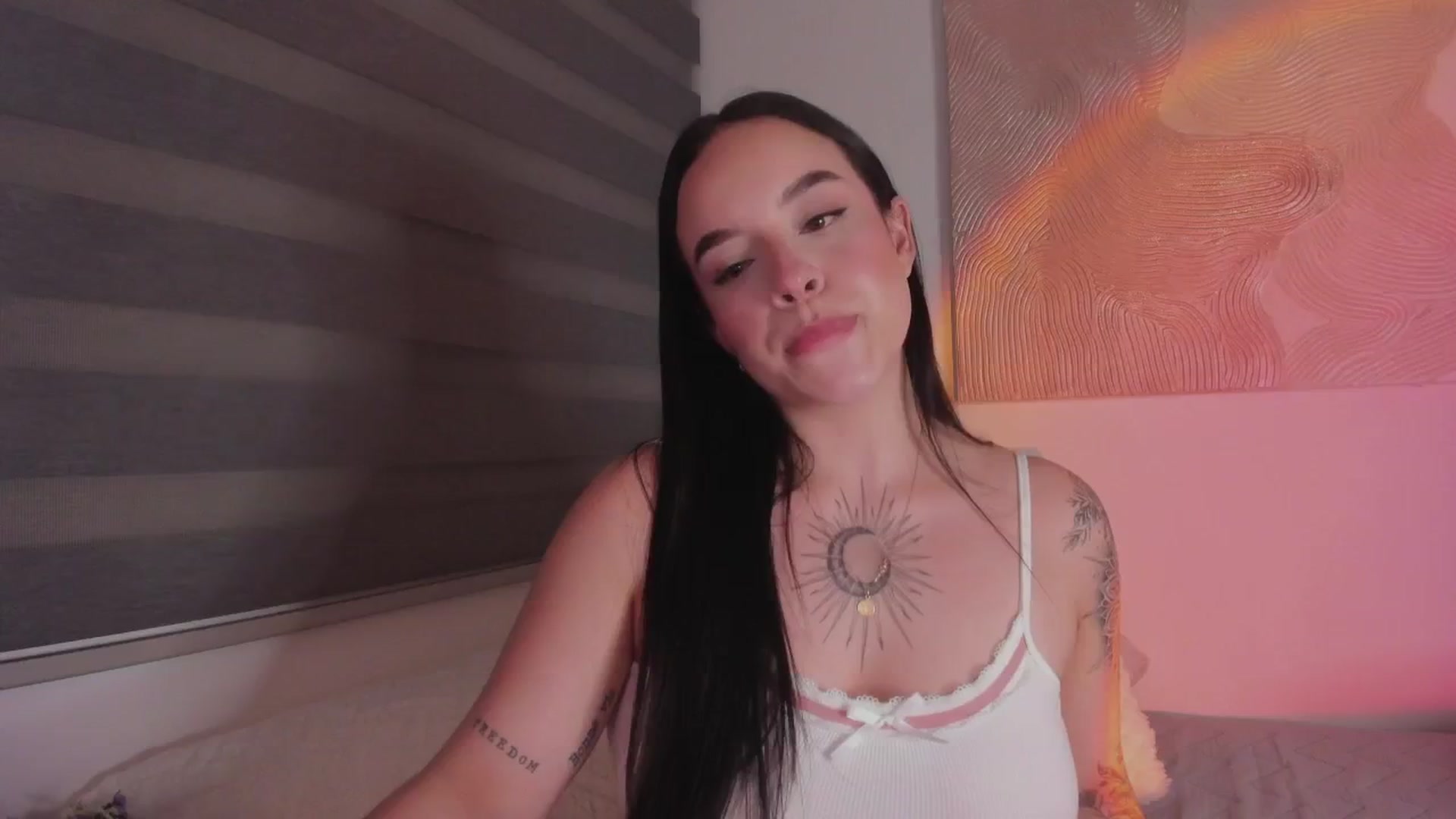 Gallery image thumbnail from Sexxygirl18x's myfreecams stream on, 01/07/2025, 03:58 image 3 of 20