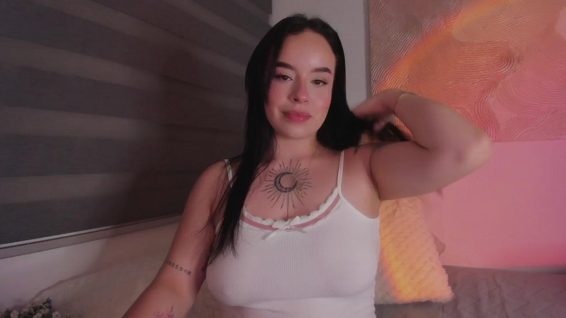 Gallery image thumbnail from Sexxygirl18x's myfreecams stream on, 01/07/2025, 03:58 image 19 of 20
