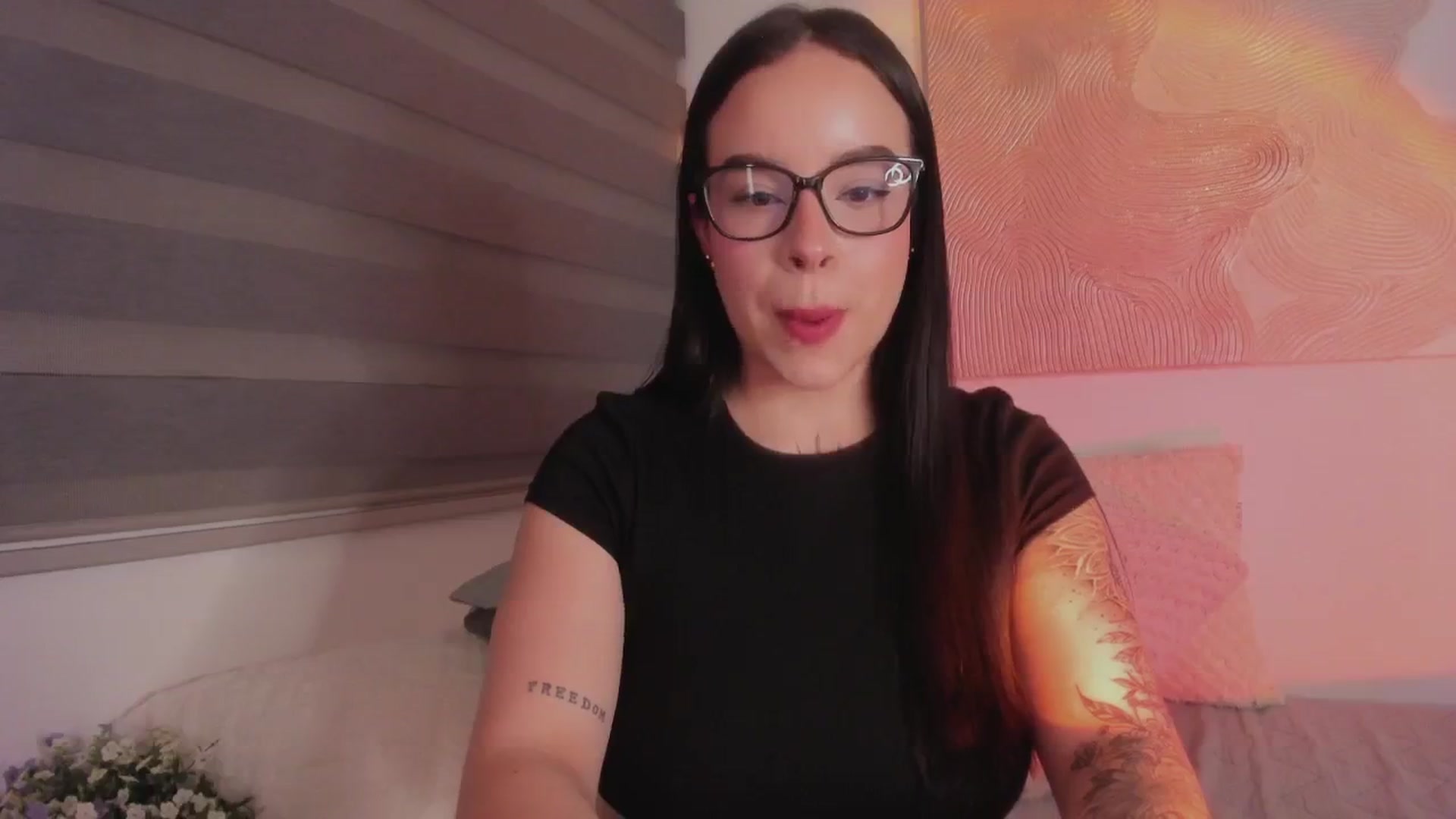 Gallery image thumbnail from Sexxygirl18x's myfreecams stream on, 01/14/2025, 01:06 image 14 of 20