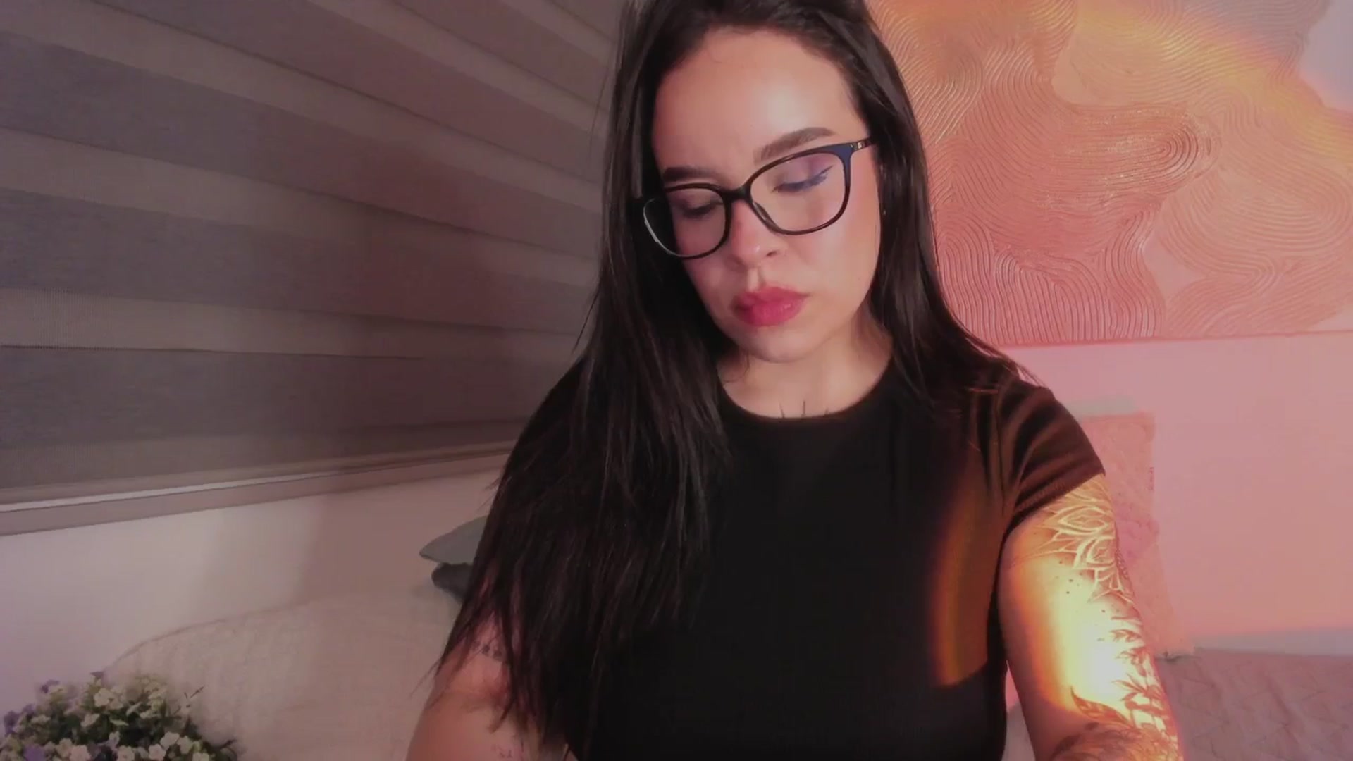 Gallery image thumbnail from Sexxygirl18x's myfreecams stream on, 01/14/2025, 01:06 image 4 of 20