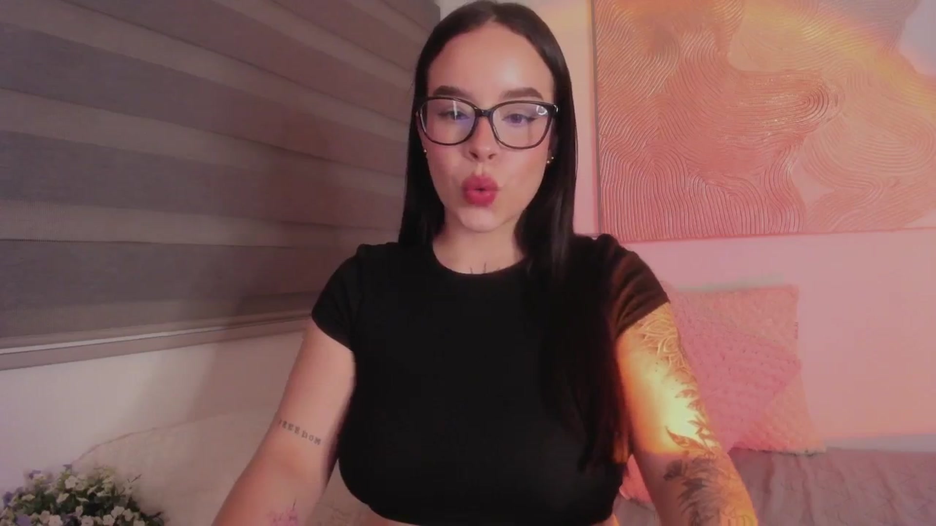 Gallery image thumbnail from Sexxygirl18x's myfreecams stream on, 01/14/2025, 01:06 image 11 of 20