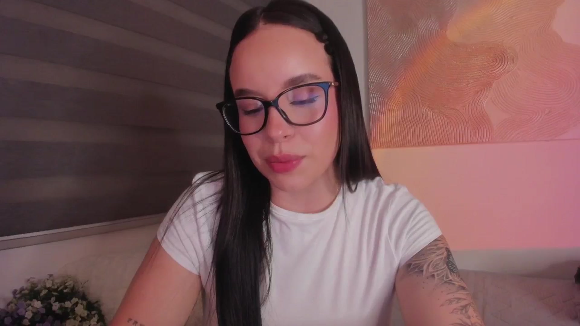 Gallery image thumbnail from Sexxygirl18x's myfreecams stream on, 01/16/2025, 24:36 image 8 of 20