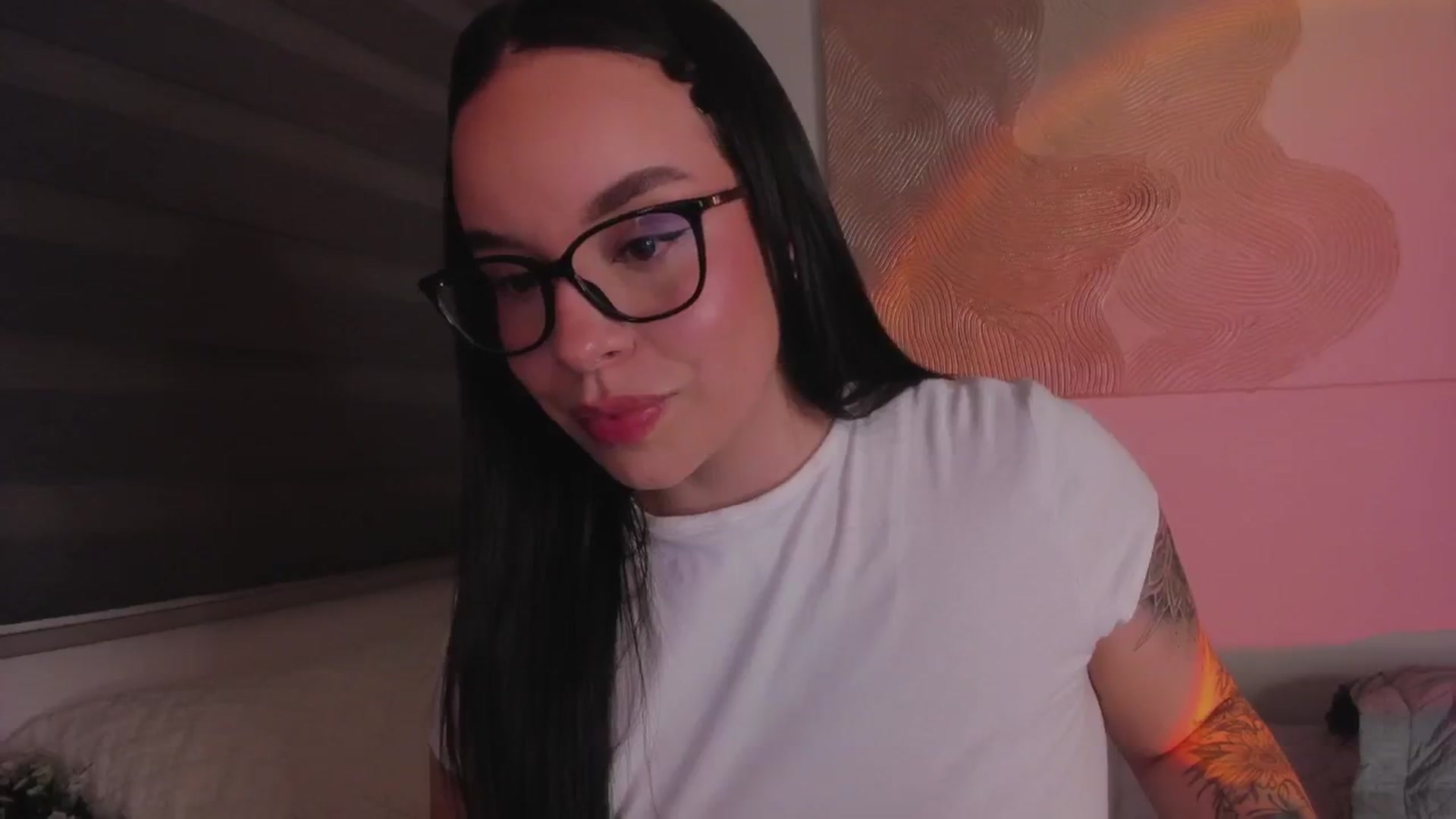 Gallery image thumbnail from Sexxygirl18x's myfreecams stream on, 01/16/2025, 24:36 image 15 of 20