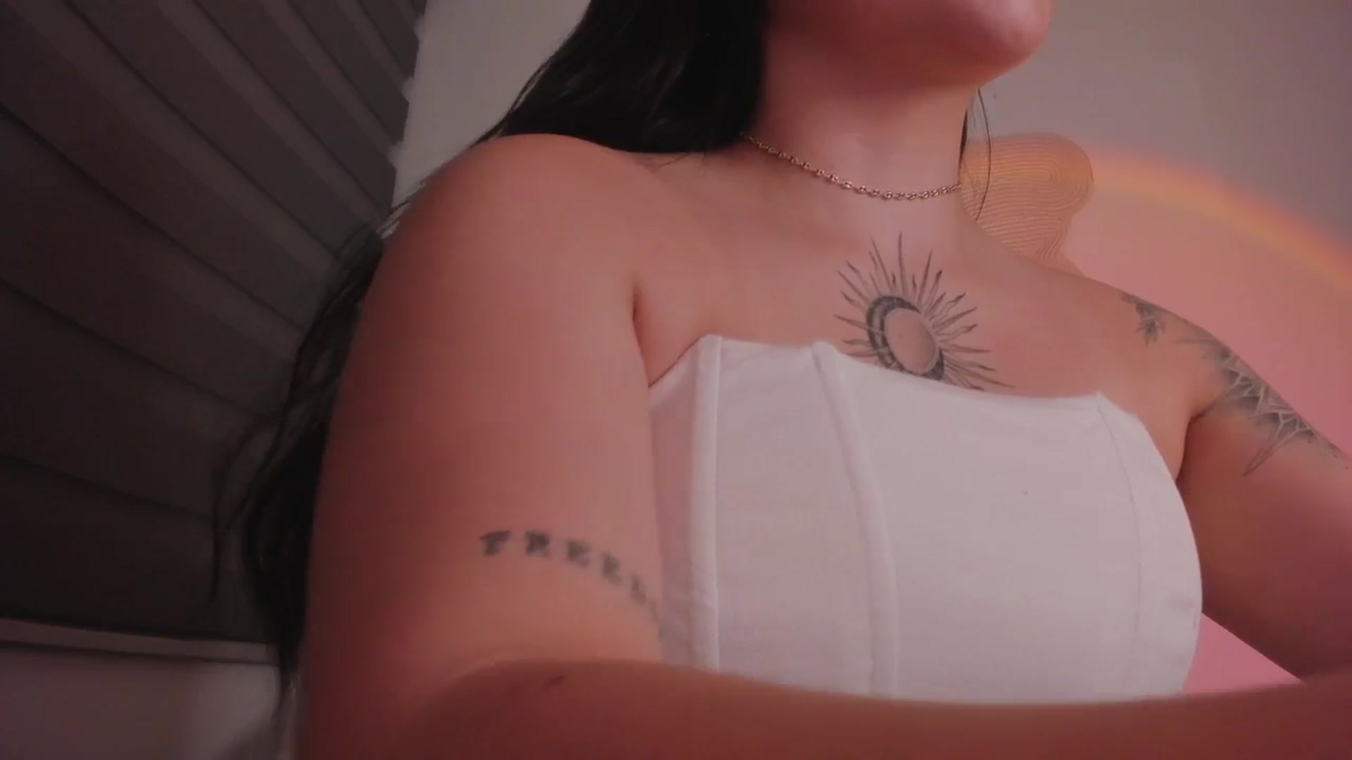 Gallery image thumbnail from Sexxygirl18x's myfreecams stream on, 01/18/2025, 24:02 image 17 of 20