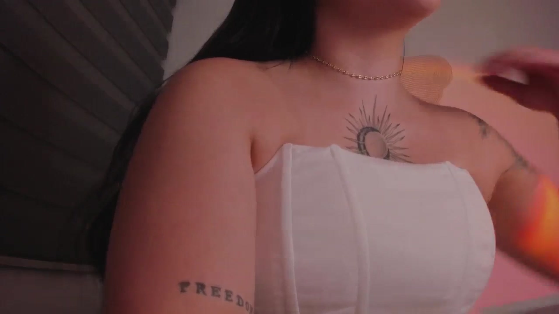 Gallery image thumbnail from Sexxygirl18x's myfreecams stream on, 01/18/2025, 24:02 image 16 of 20