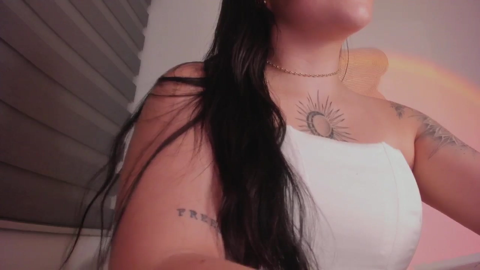 Gallery image thumbnail from Sexxygirl18x's myfreecams stream on, 01/18/2025, 24:02 image 18 of 20