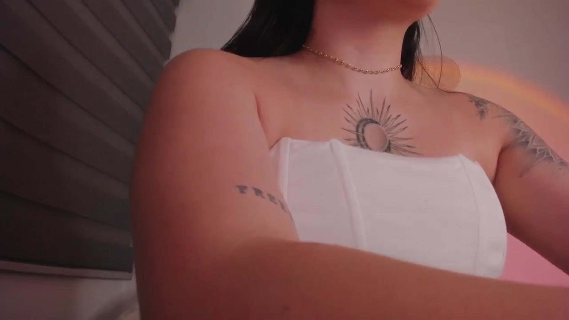Gallery image thumbnail from Sexxygirl18x's myfreecams stream on, 01/18/2025, 24:02 image 15 of 20