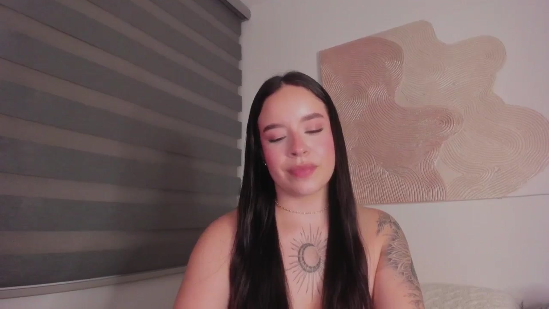Gallery image thumbnail from Sexxygirl18x's myfreecams stream on, 01/18/2025, 01:57 image 4 of 20