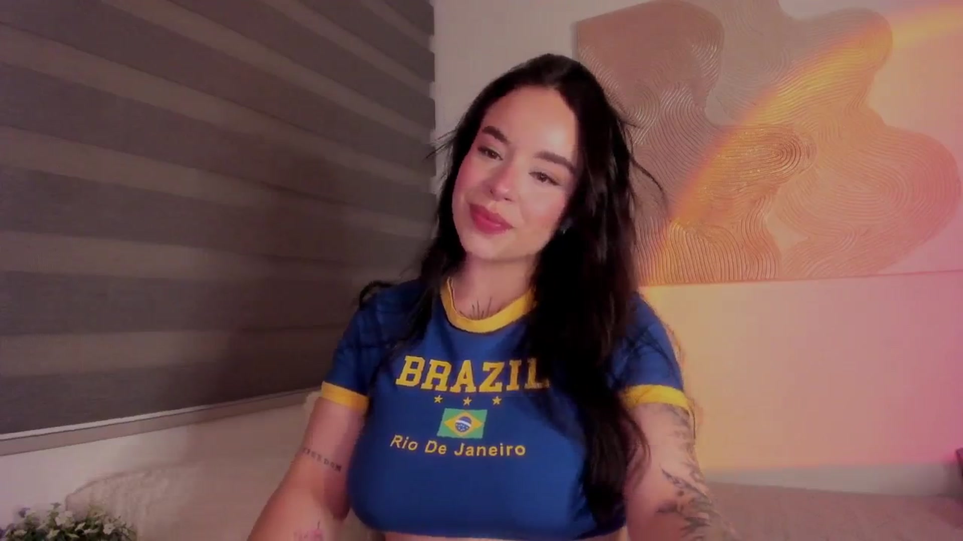 Gallery image thumbnail from Sexxygirl18x's myfreecams stream on, 01/18/2025, 23:42 image 6 of 20