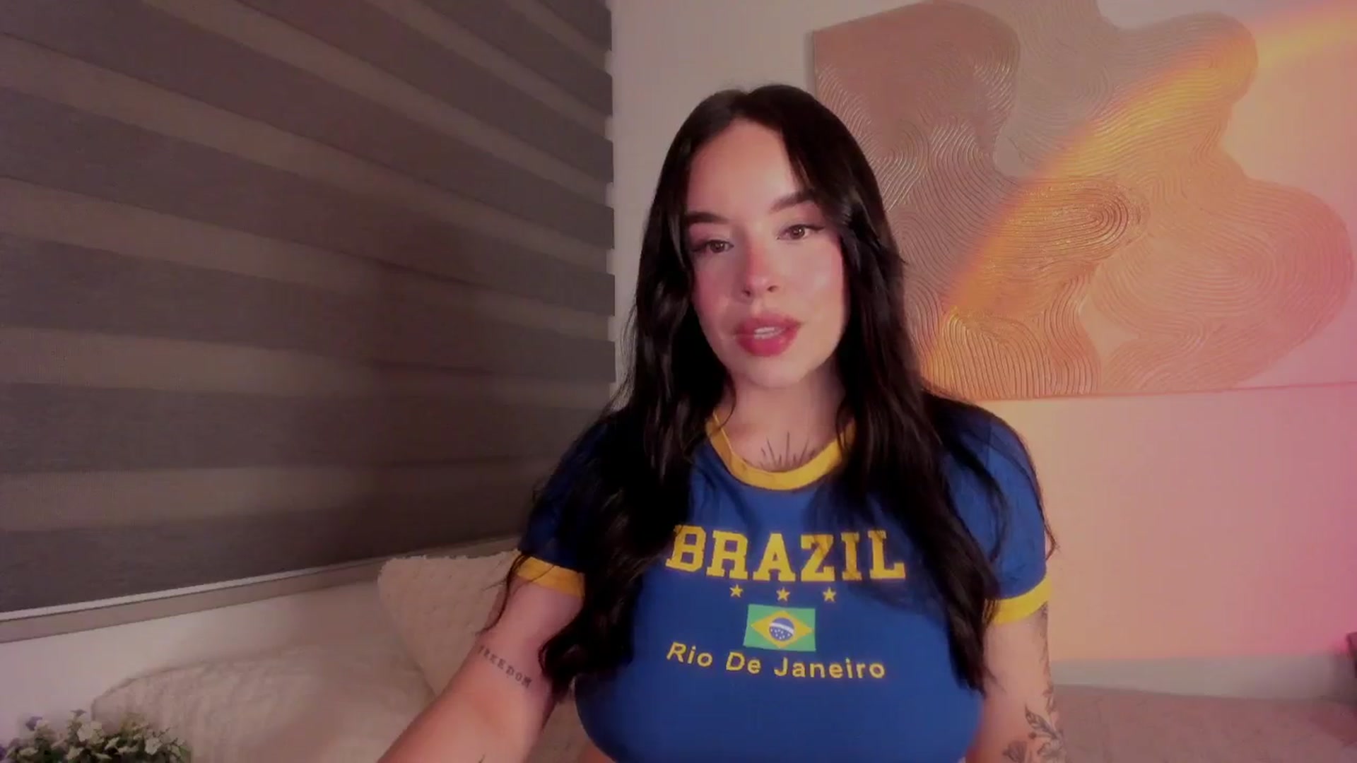 Gallery image thumbnail from Sexxygirl18x's myfreecams stream on, 01/18/2025, 23:42 image 3 of 20