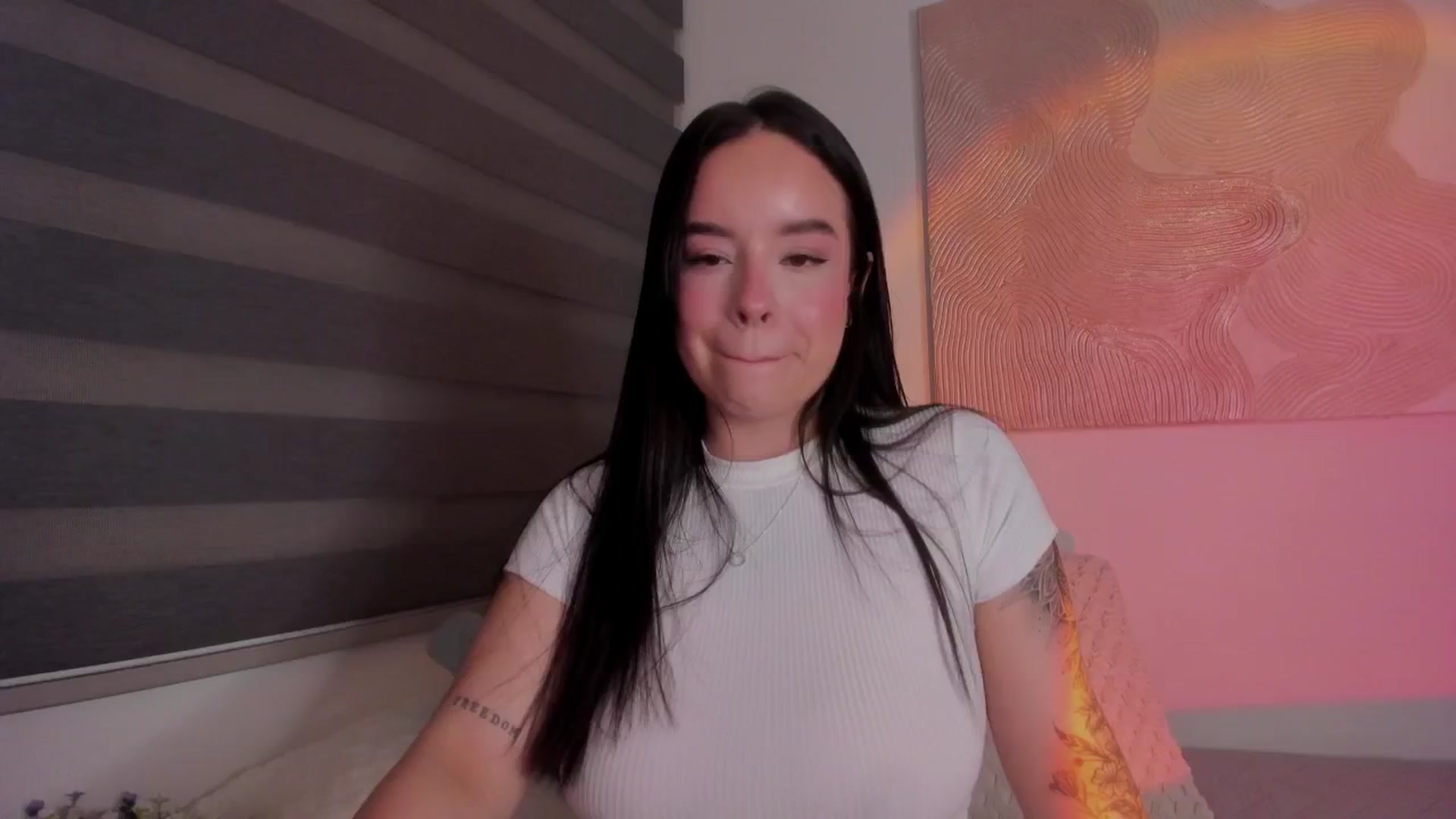 Gallery image thumbnail from Sexxygirl18x's myfreecams stream on, 01/23/2025, 01:19 image 10 of 20