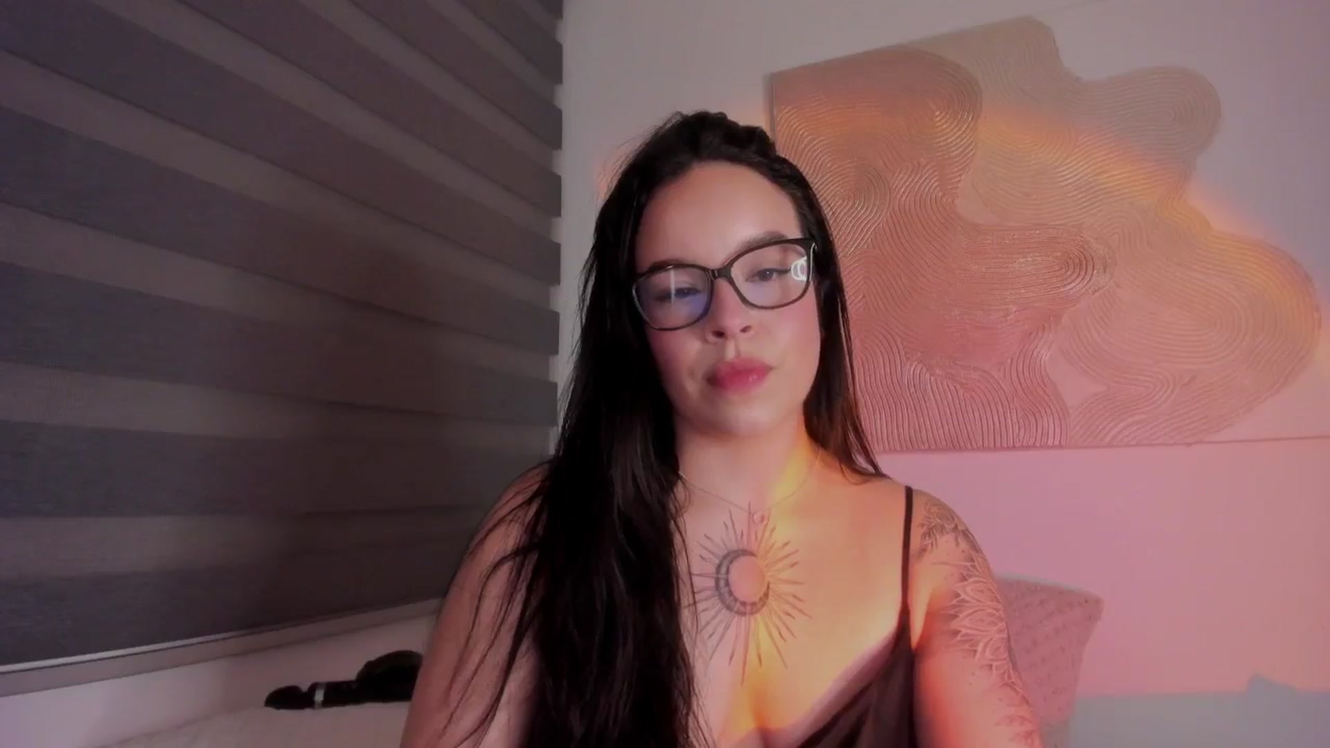 Gallery image thumbnail from Sexxygirl18x's myfreecams stream on, 01/24/2025, 24:32 image 18 of 20