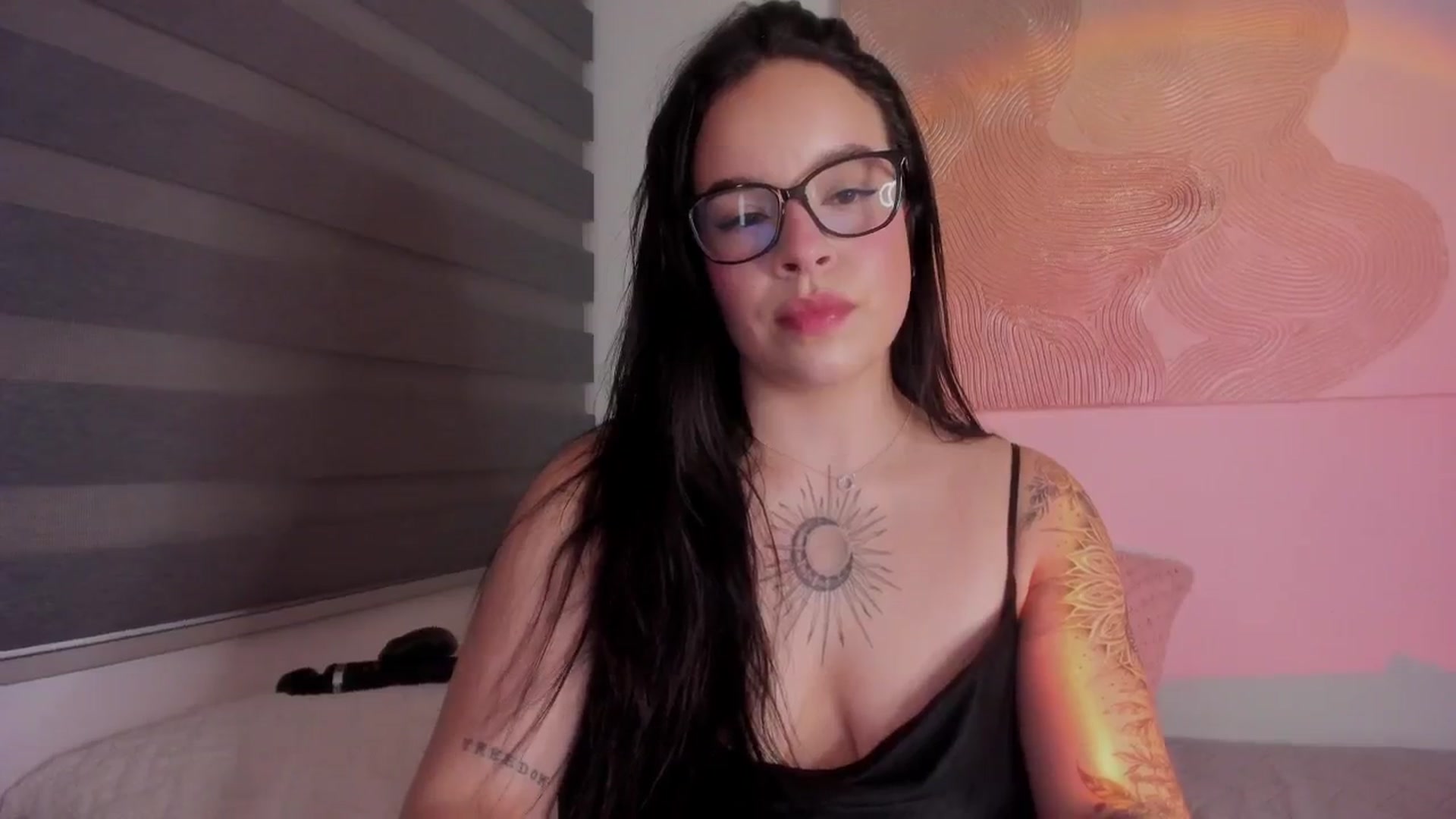 Gallery image thumbnail from Sexxygirl18x's myfreecams stream on, 01/24/2025, 24:32 image 19 of 20