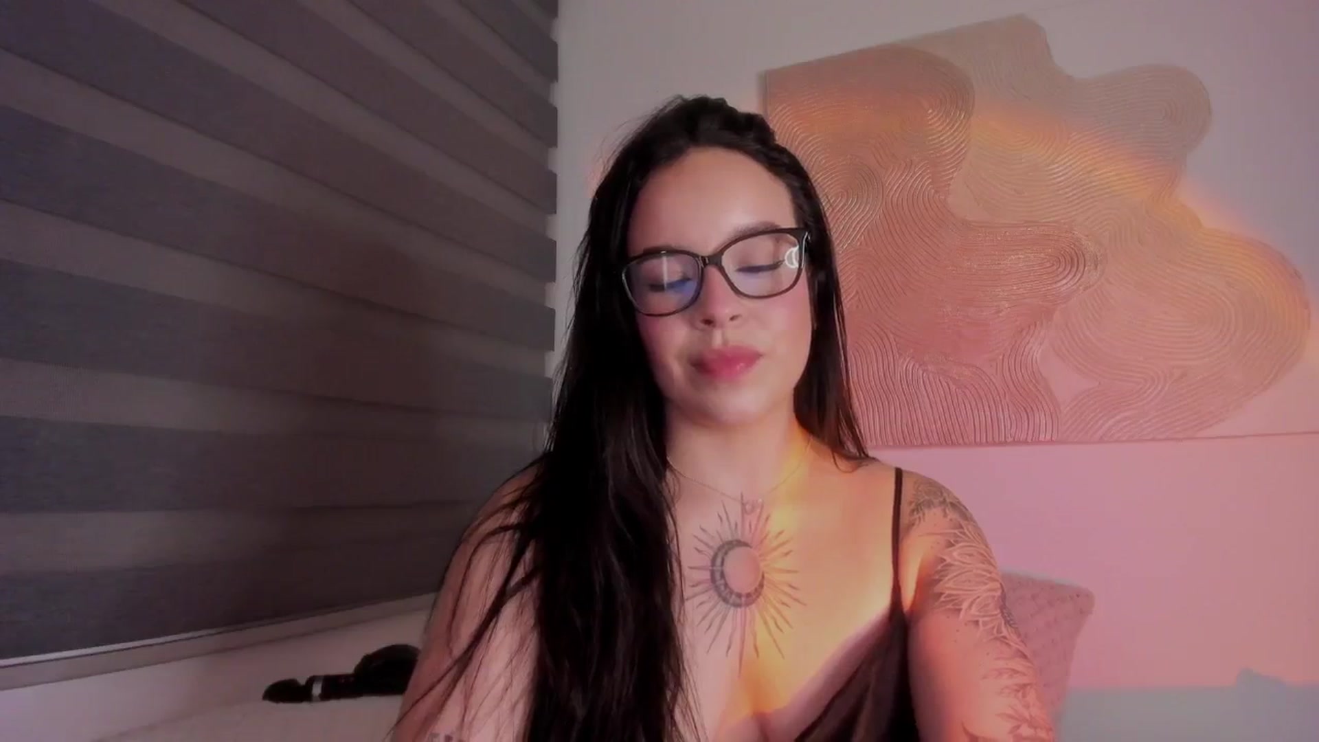 Gallery image thumbnail from Sexxygirl18x's myfreecams stream on, 01/24/2025, 24:32 image 17 of 20