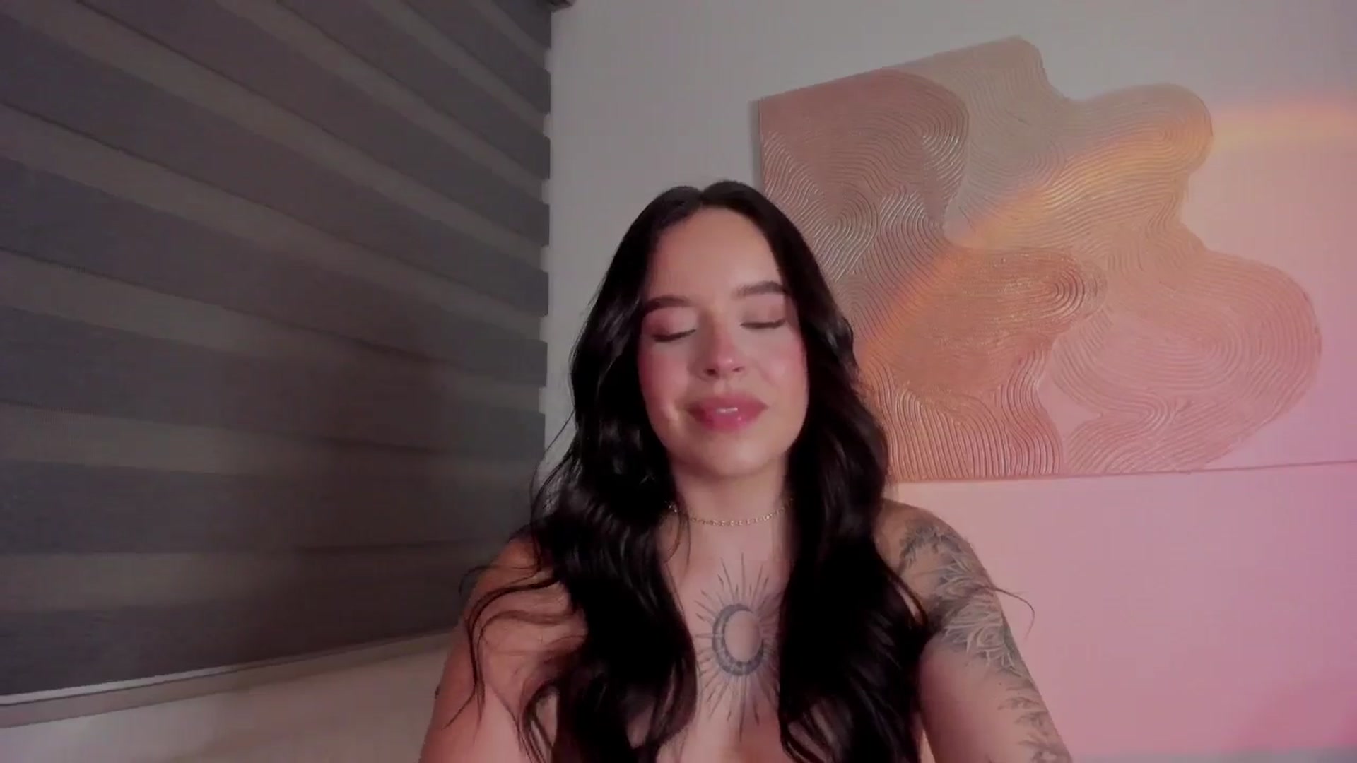 Gallery image thumbnail from Sexxygirl18x's myfreecams stream on, 01/25/2025, 24:14 image 19 of 20