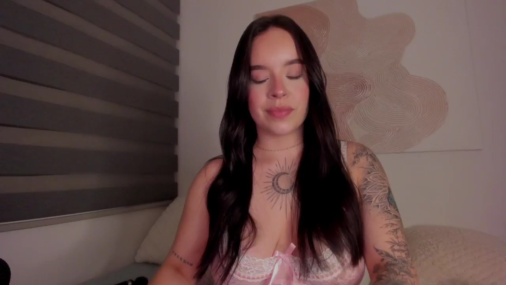 Gallery image thumbnail from Sexxygirl18x's myfreecams stream on, 01/26/2025, 01:47 image 9 of 20