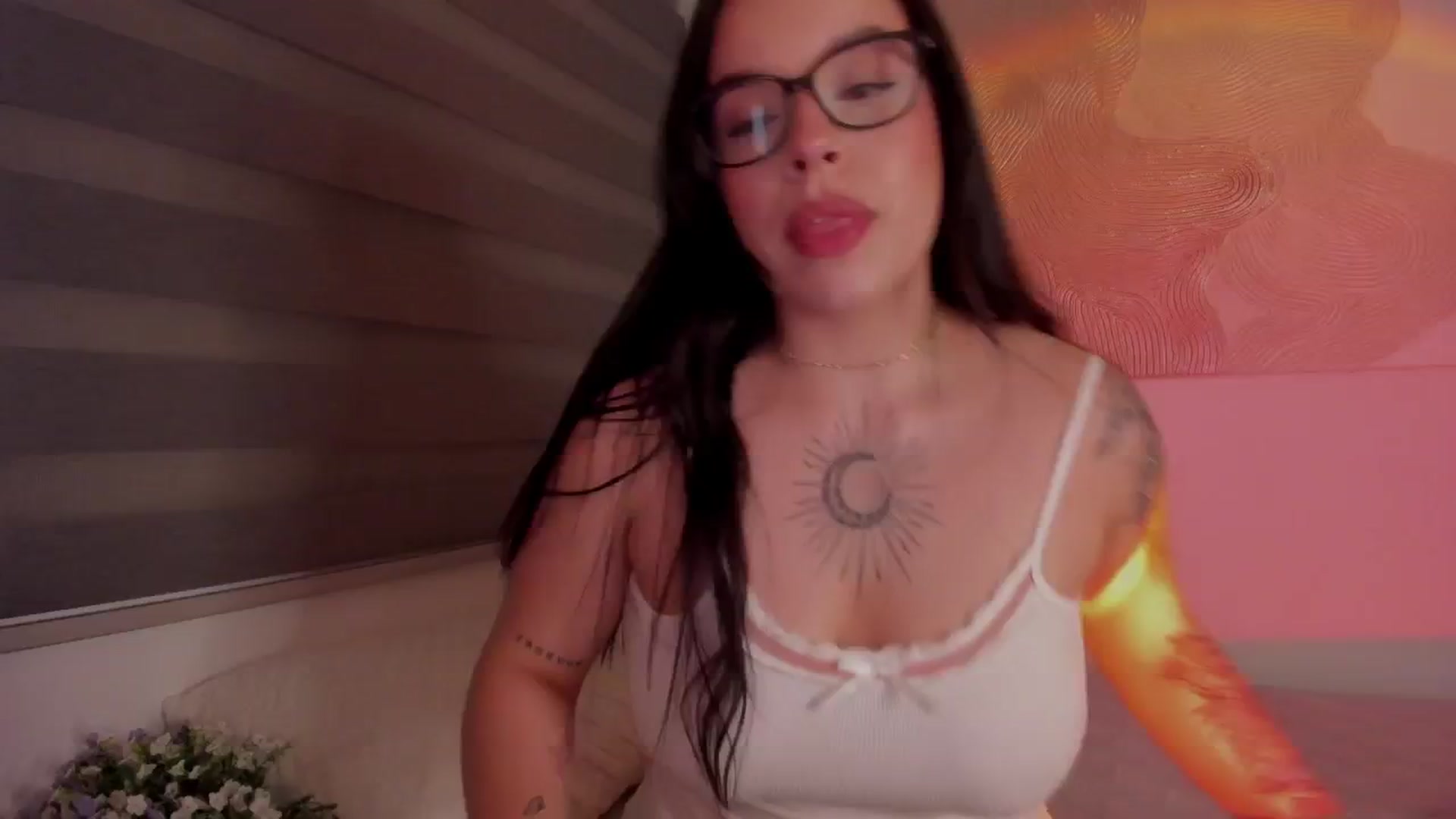 Gallery image thumbnail from Sexxygirl18x's myfreecams stream on, 01/26/2025, 23:44 image 17 of 20