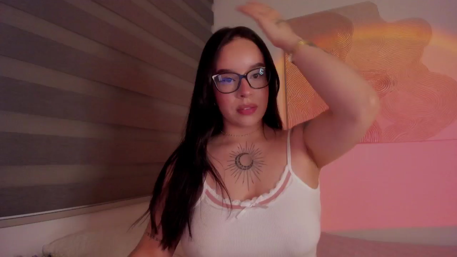 Gallery image thumbnail from Sexxygirl18x's myfreecams stream on, 01/26/2025, 23:44 image 12 of 20