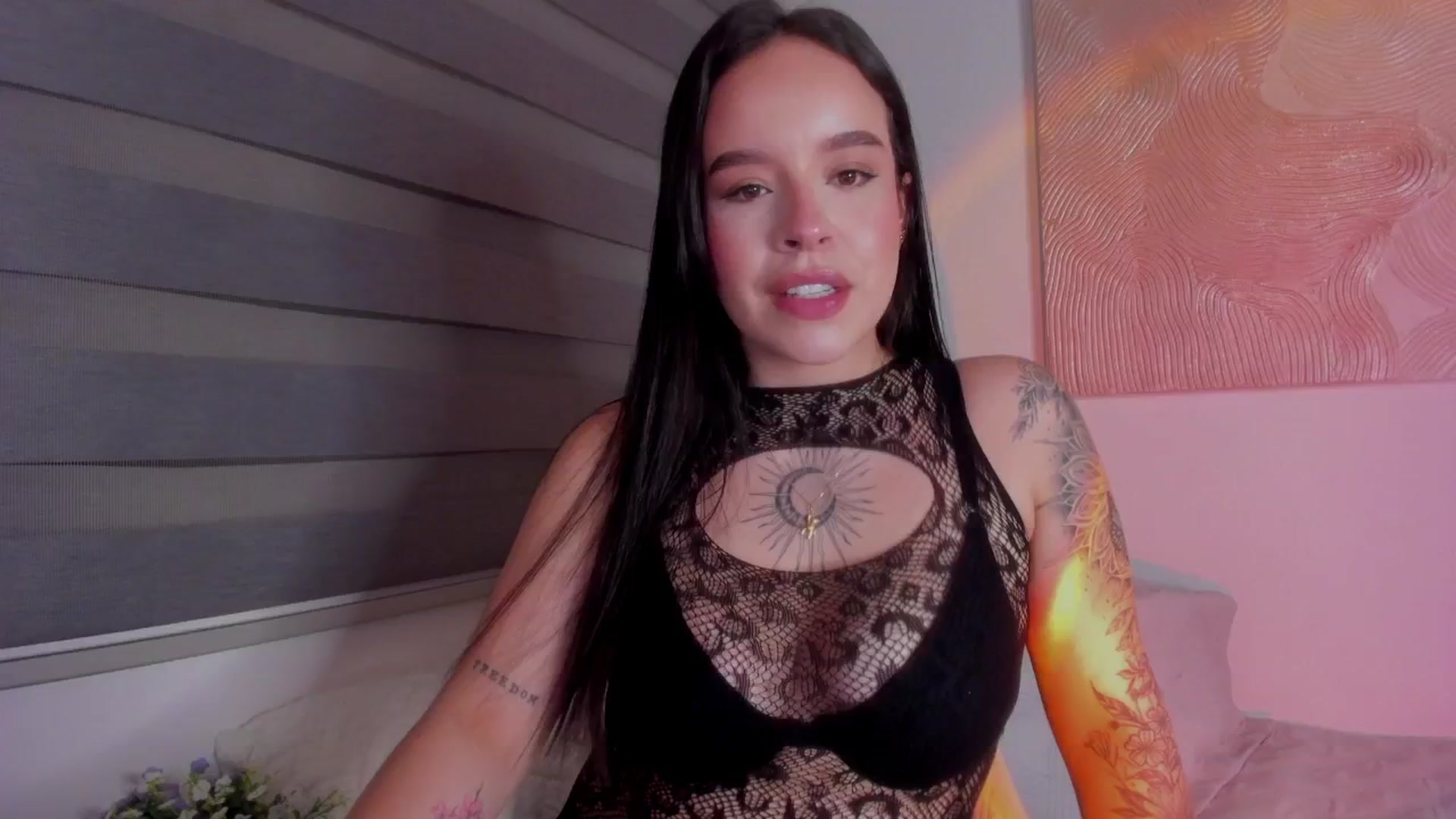 Gallery image thumbnail from Sexxygirl18x's myfreecams stream on, 01/29/2025, 24:39 image 15 of 20