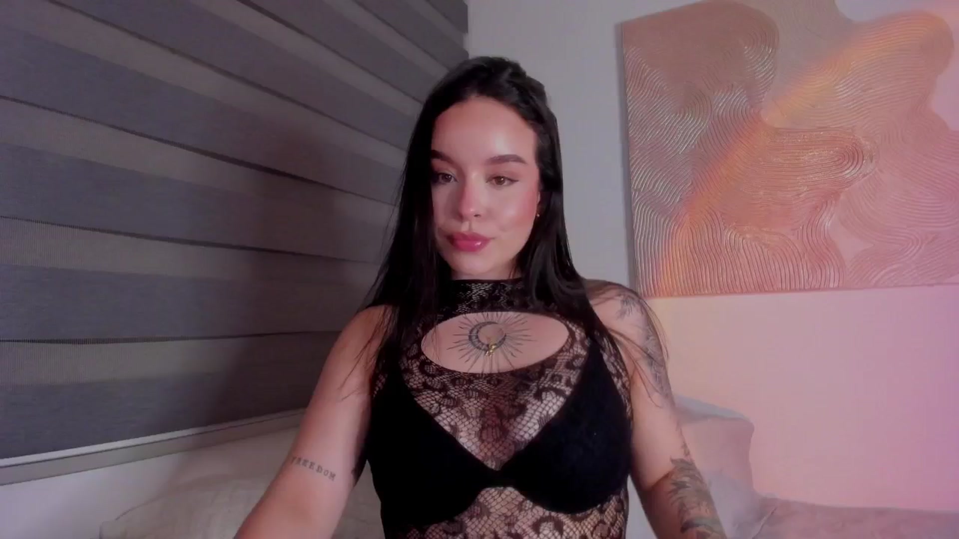 Gallery image thumbnail from Sexxygirl18x's myfreecams stream on, 01/29/2025, 24:39 image 2 of 20