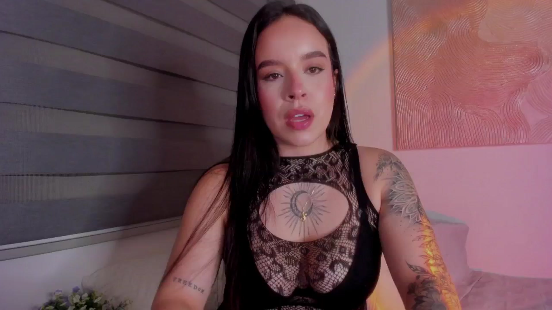 Gallery image thumbnail from Sexxygirl18x's myfreecams stream on, 01/29/2025, 24:39 image 18 of 20