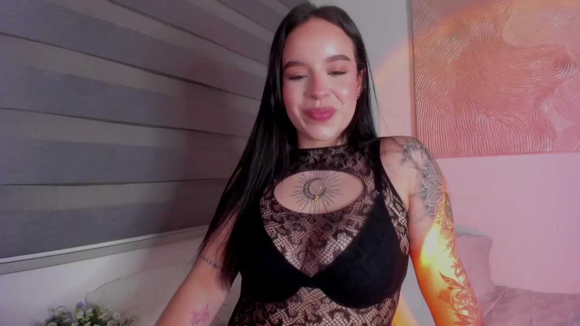 Gallery image thumbnail from Sexxygirl18x's myfreecams stream on, 01/29/2025, 24:39 image 11 of 20