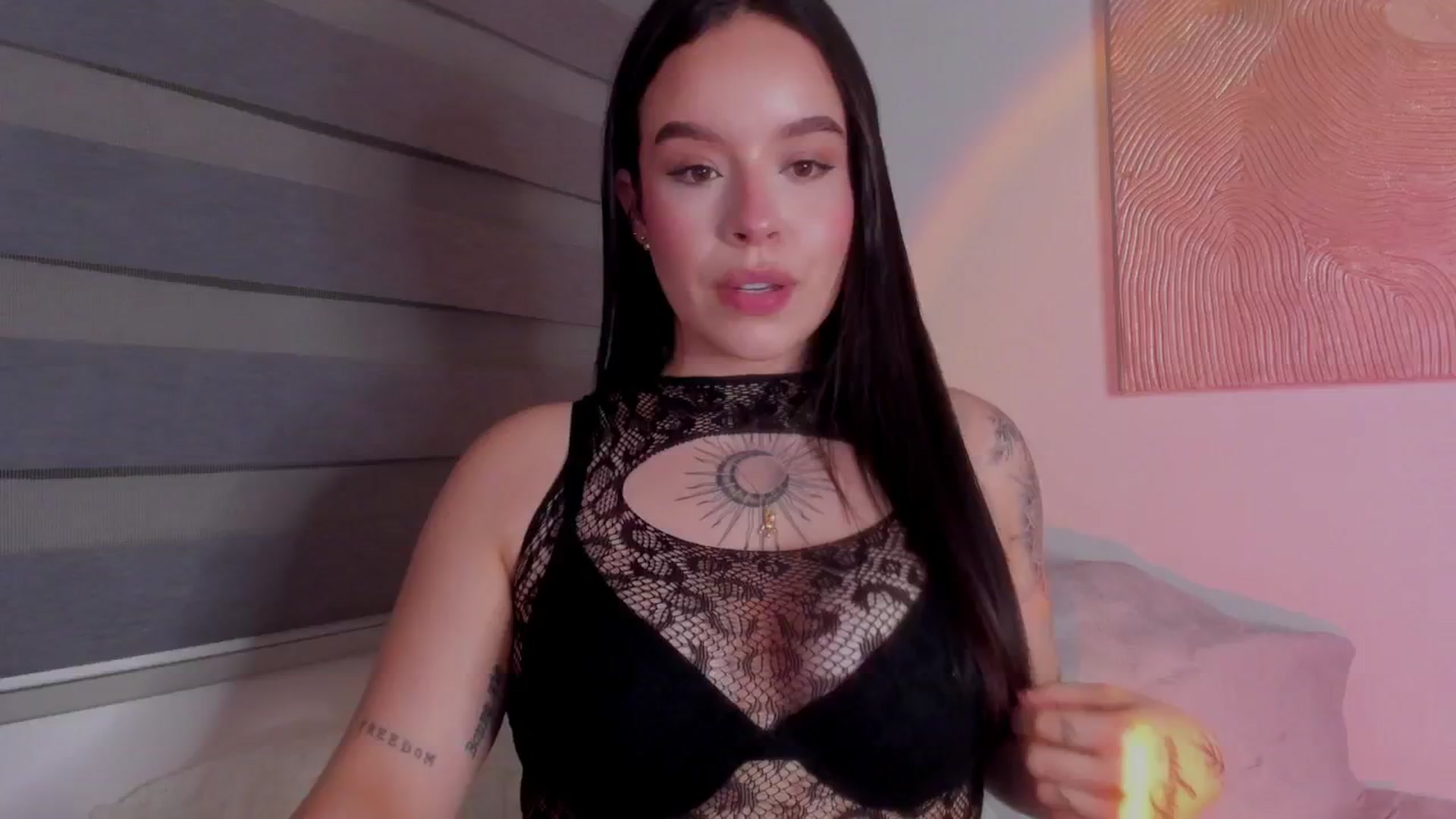 Gallery image thumbnail from Sexxygirl18x's myfreecams stream on, 01/29/2025, 01:04 image 17 of 20