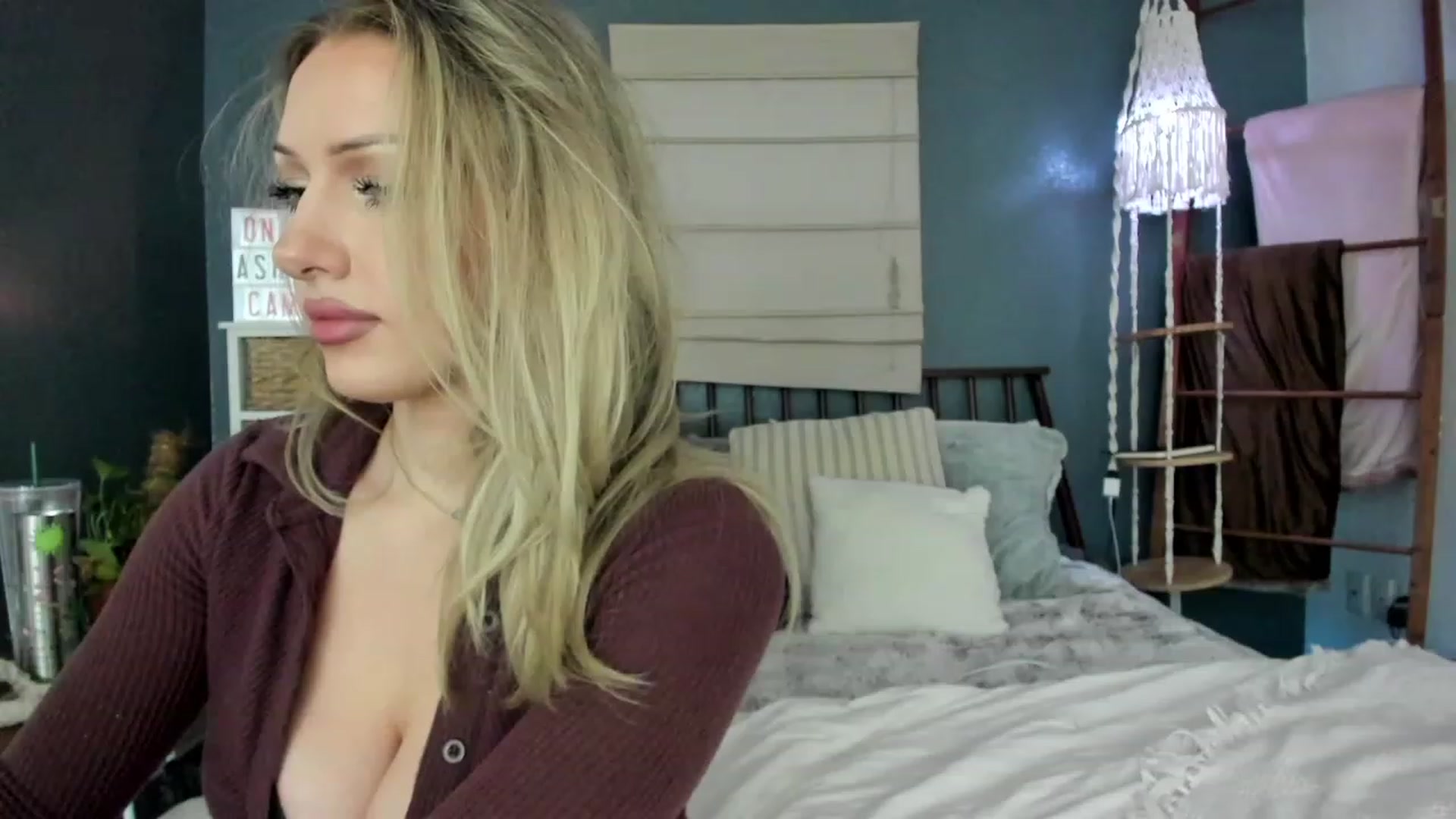 Gallery image thumbnail from SexyAshley_21's myfreecams stream on, 02/05/2023, 06:21 image 15 of 20
