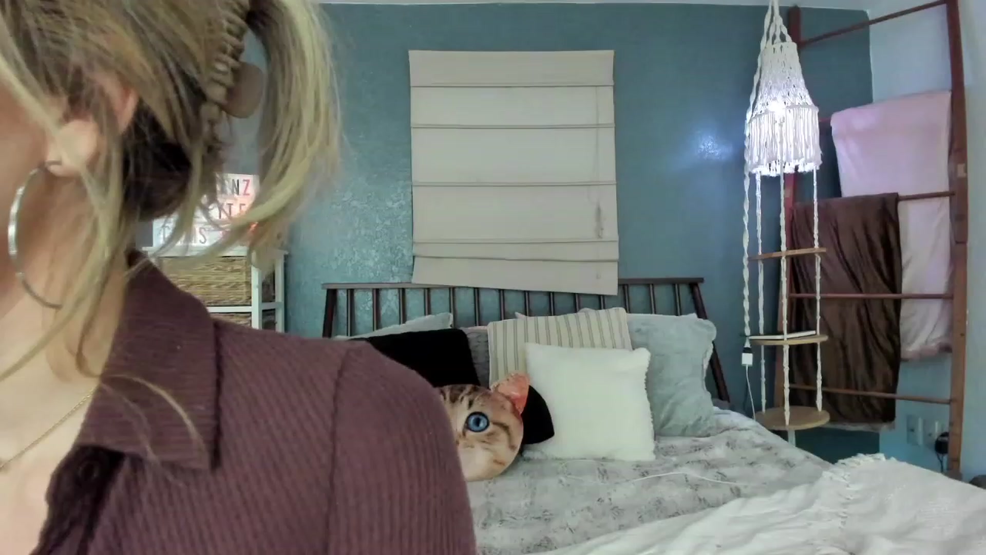 Gallery image thumbnail from SexyAshley_21's myfreecams stream on, 02/05/2023, 07:55 image 8 of 20