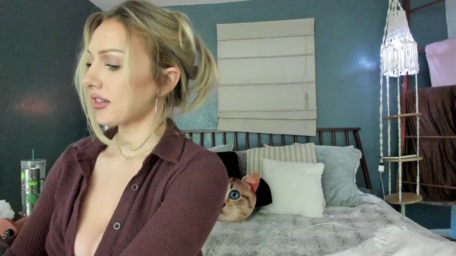 Gallery image thumbnail from SexyAshley_21's myfreecams stream on, 02/05/2023, 08:09 image 16 of 20