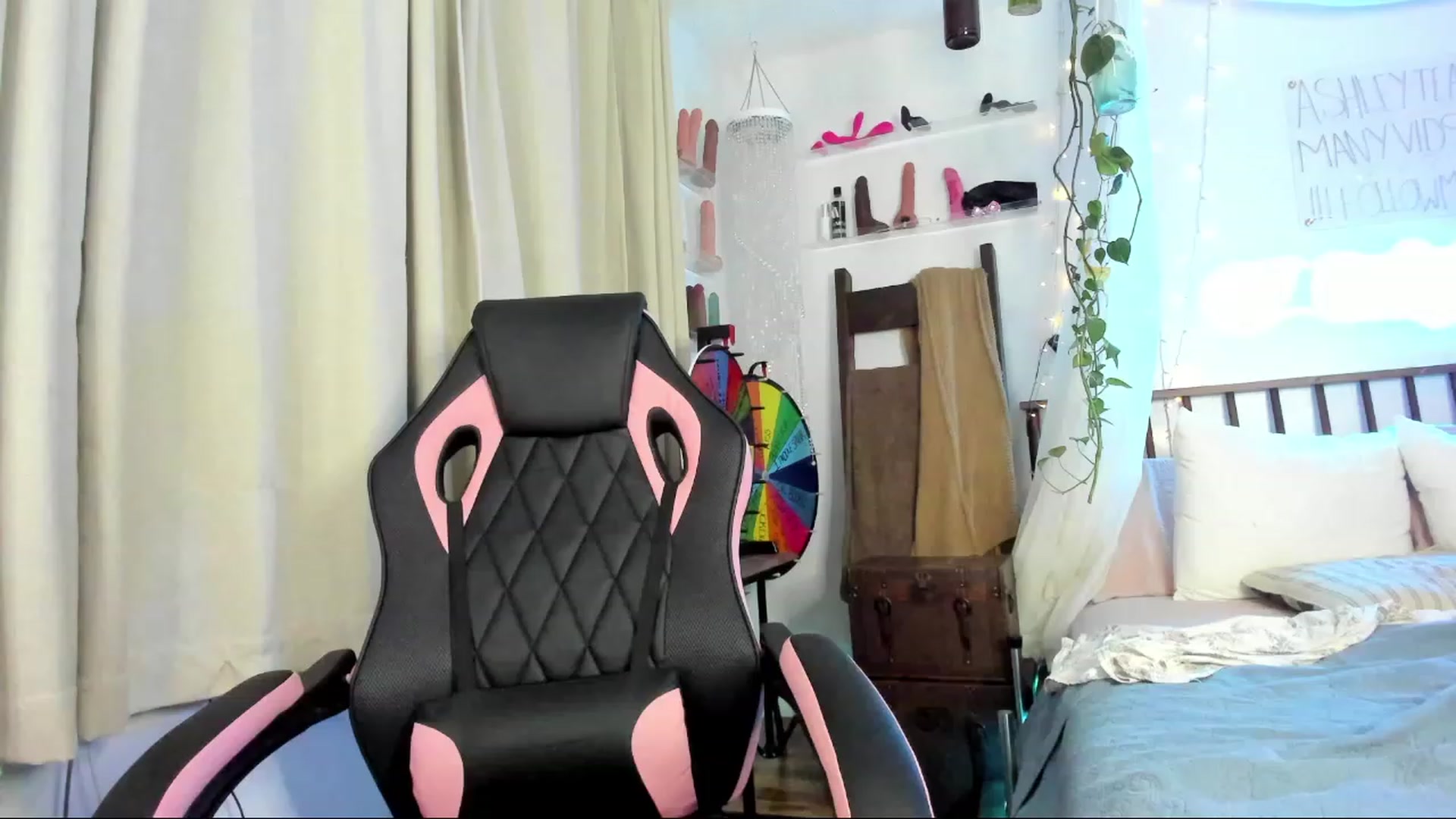 Gallery image thumbnail from SexyAshley_21's myfreecams stream on, 01/04/2024, 24:38 image 2 of 20