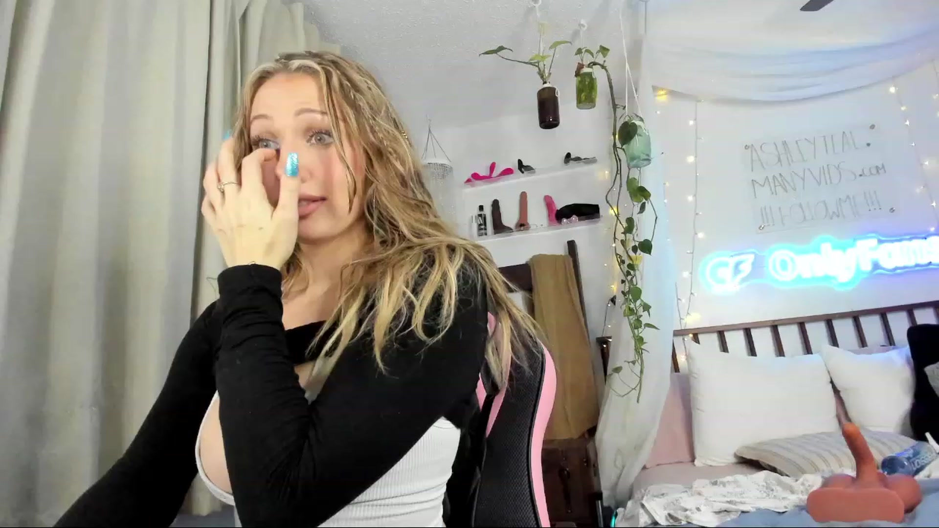 Gallery image thumbnail from SexyAshley_21's myfreecams stream on, 01/04/2024, 03:23 image 13 of 20
