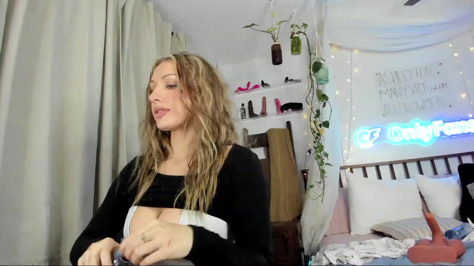 Gallery image thumbnail from SexyAshley_21's myfreecams stream on, 01/04/2024, 03:23 image 9 of 20