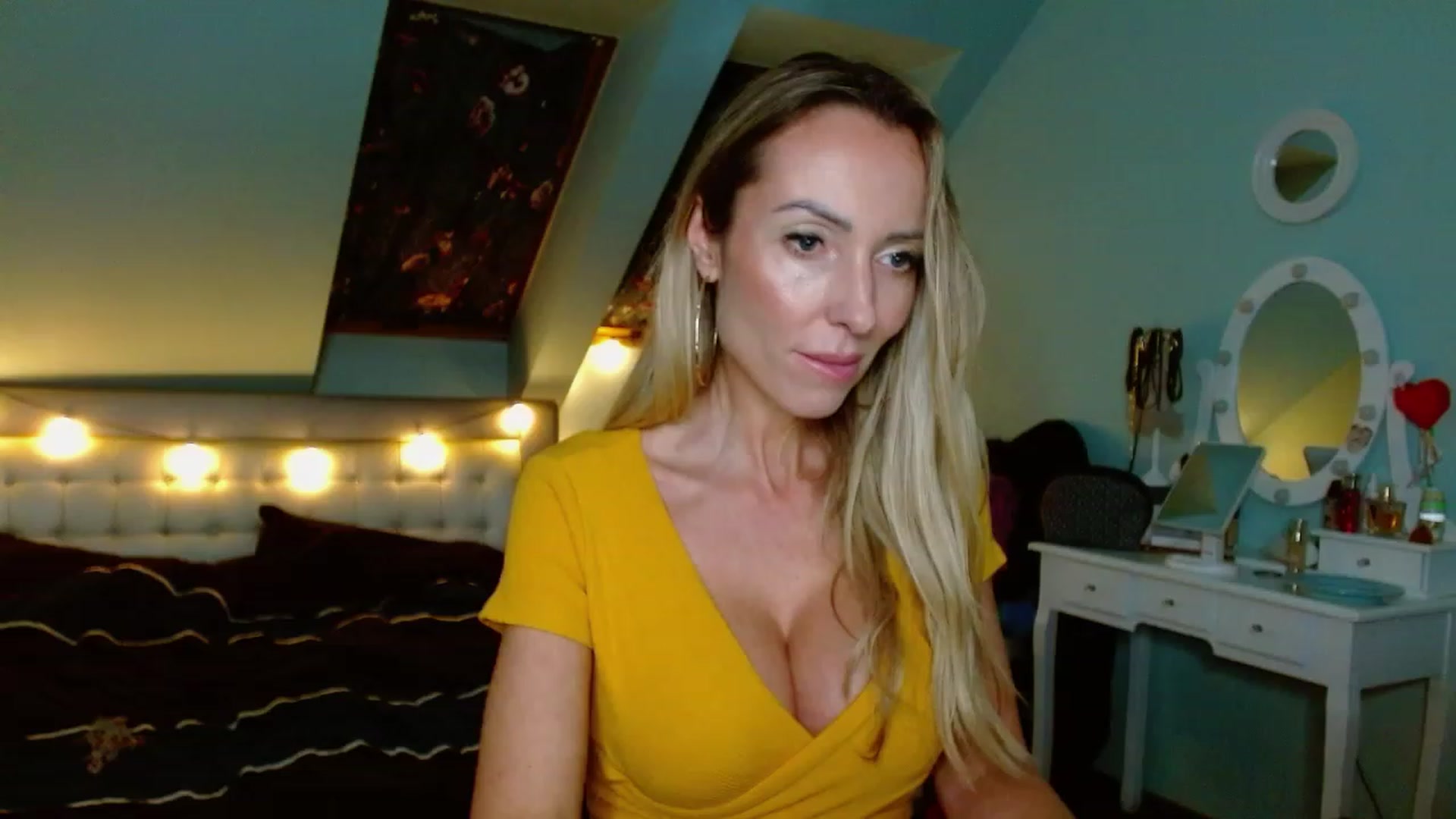 Gallery image thumbnail from SexyEmila's myfreecams stream on, 01/04/2024, 21:44 image 13 of 20
