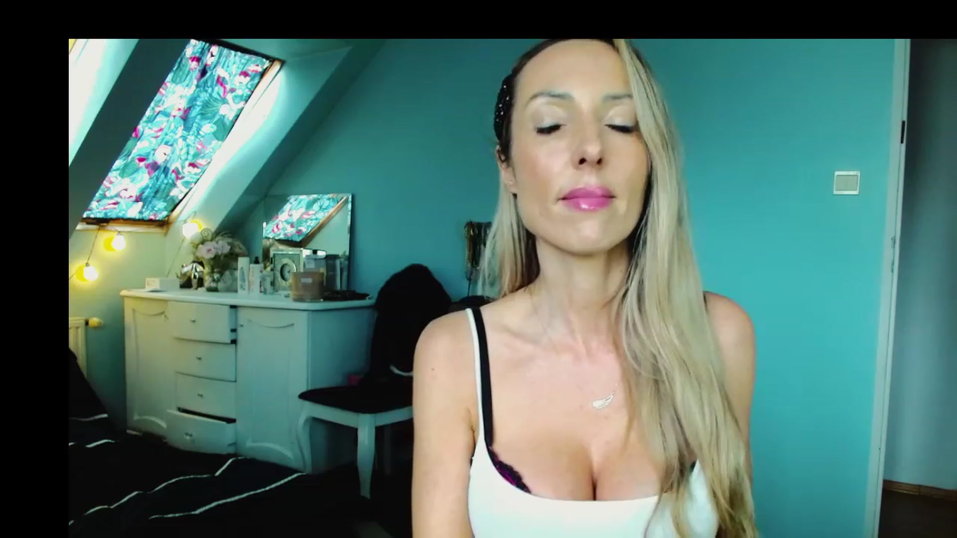Gallery image thumbnail from SexyEmila's myfreecams stream on, 02/15/2024, 12:40 image 14 of 20