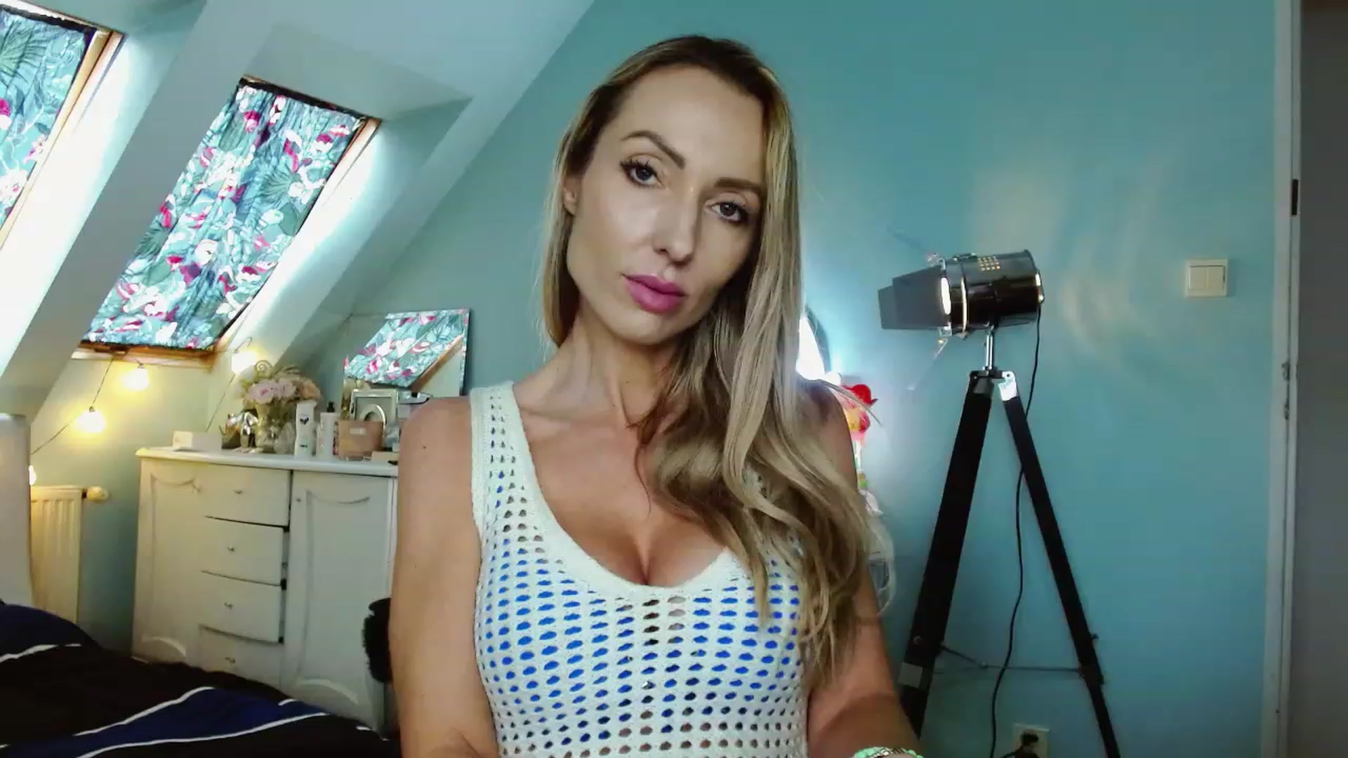 Gallery image thumbnail from SexyEmila's myfreecams stream on, 02/27/2024, 10:48 image 15 of 20