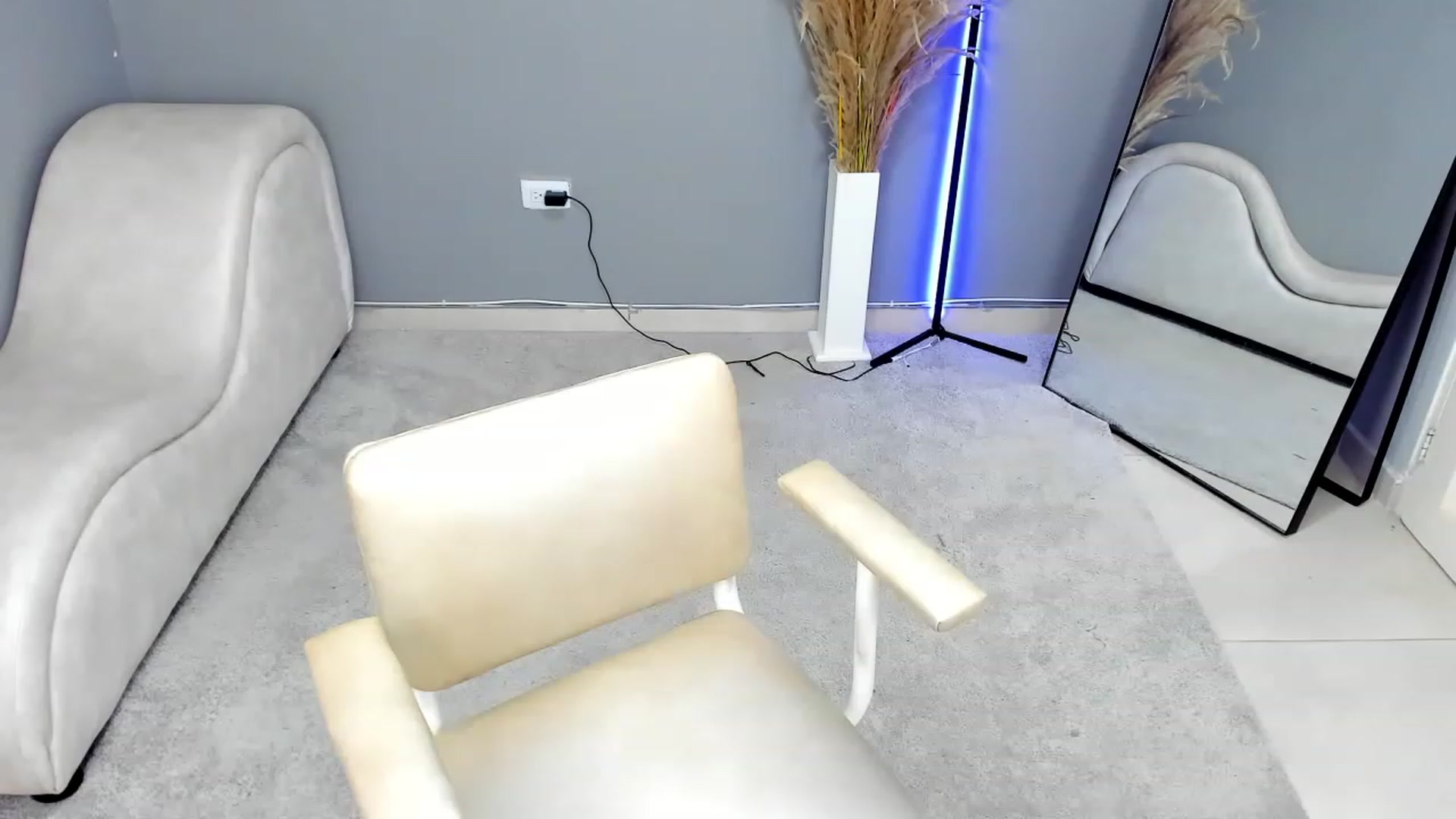 Gallery image thumbnail from SexyGirll_'s myfreecams stream on, 03/28/2023, 20:50 image 18 of 20