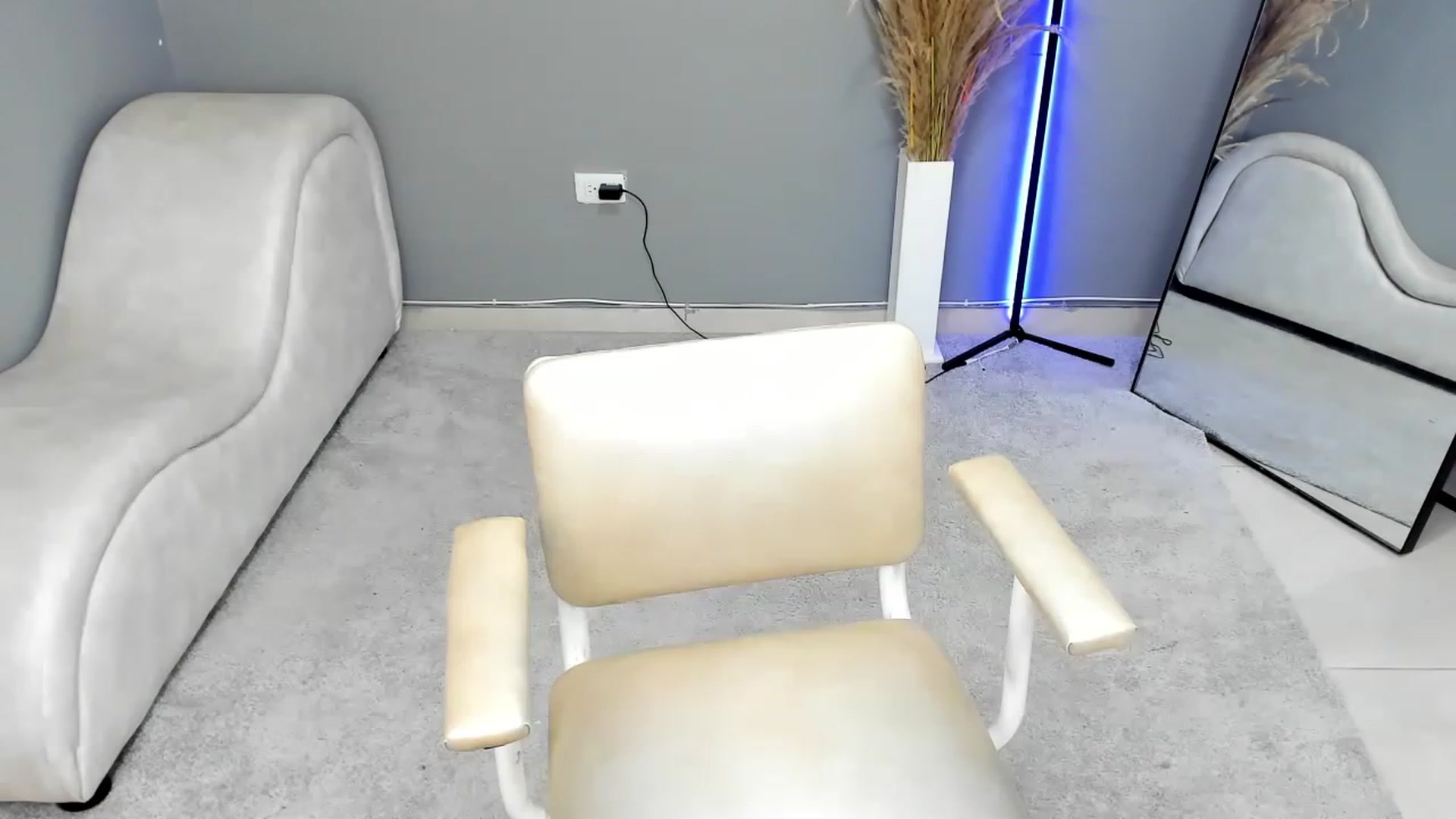 Gallery image thumbnail from SexyGirll_'s myfreecams stream on, 03/28/2023, 23:13 image 17 of 20