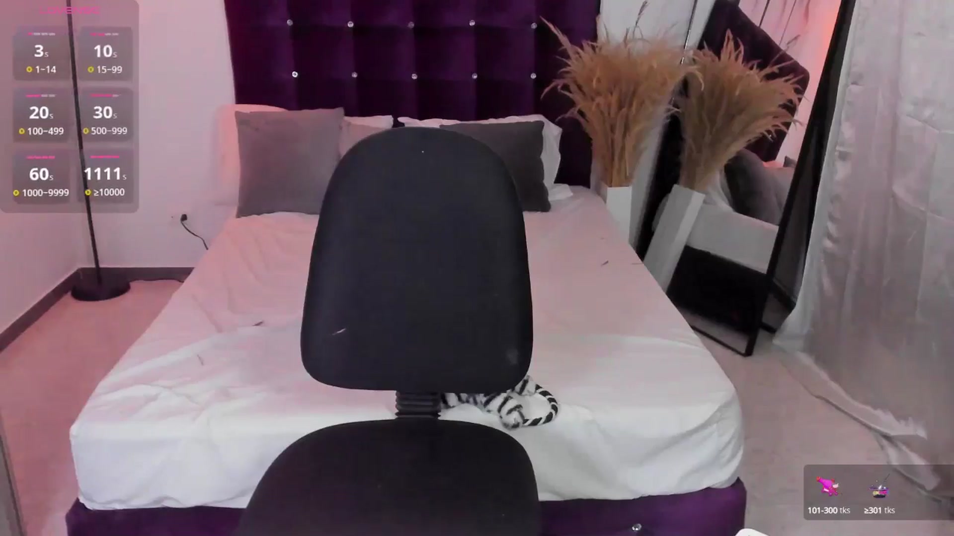 Gallery image thumbnail from SexyGirll_'s myfreecams stream on, 06/01/2025, 24:42 image 16 of 20