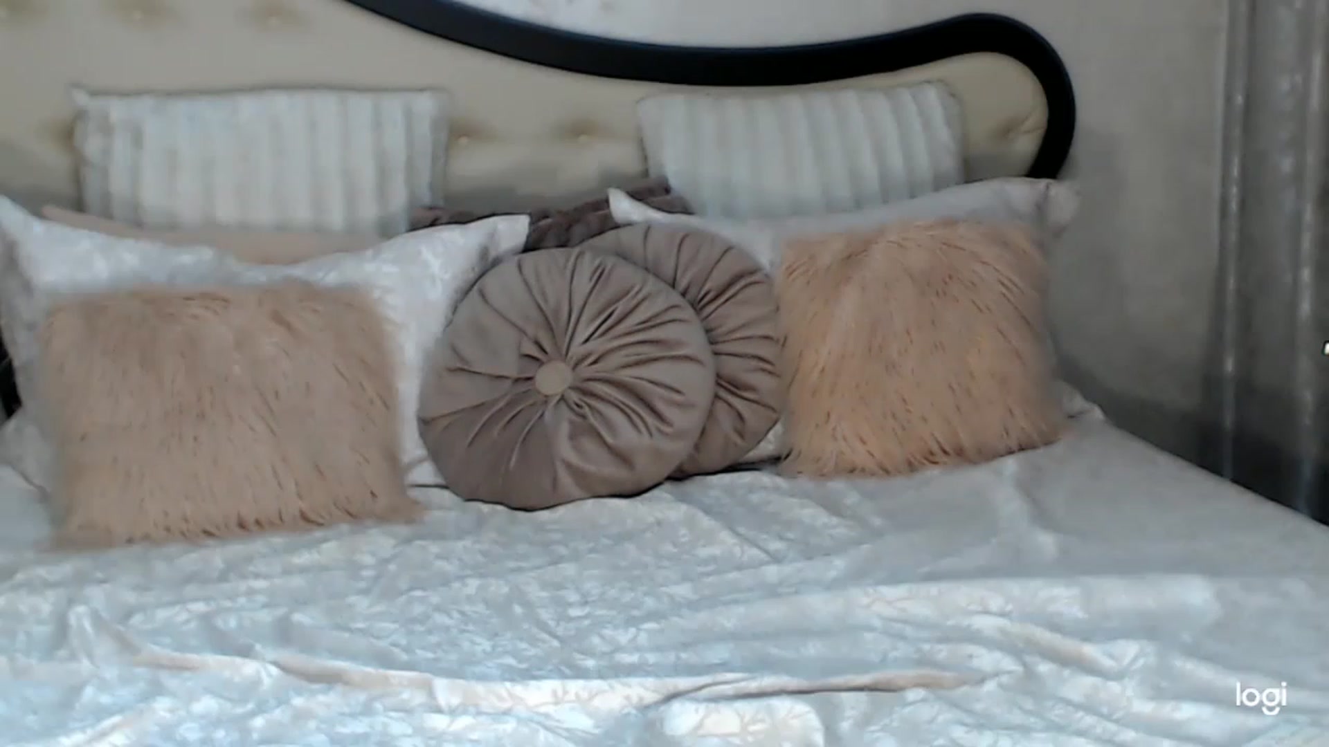 Gallery image thumbnail from SexyIceCreeam's myfreecams stream on, 12/12/2022, 04:40 image 17 of 20