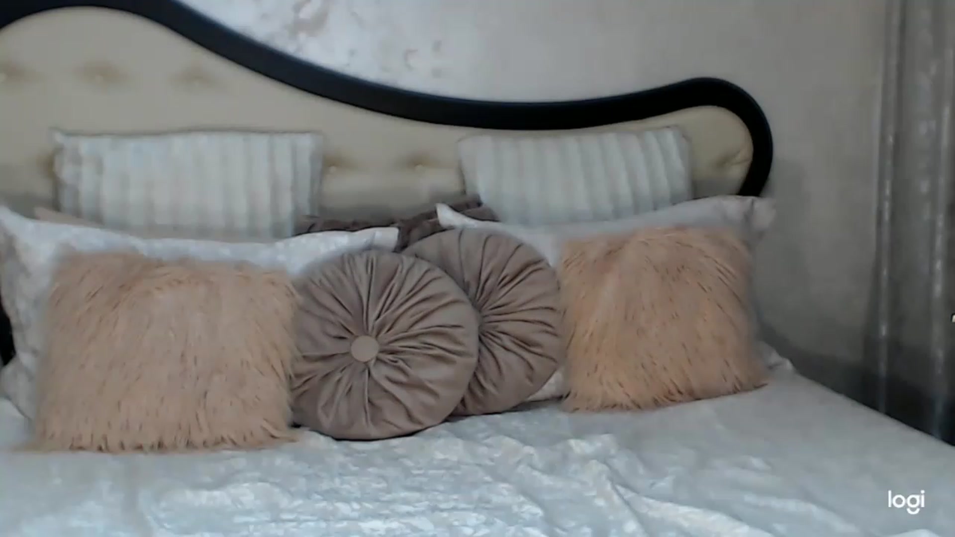Gallery image thumbnail from SexyIceCreeam's myfreecams stream on, 12/12/2022, 04:40 image 9 of 20