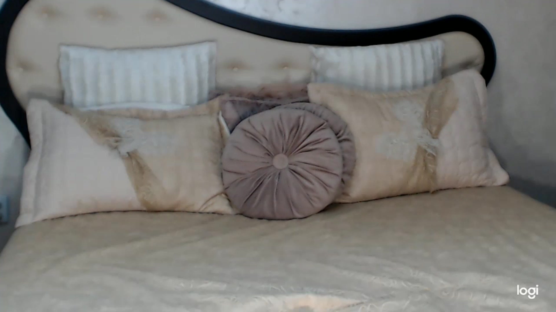 Gallery image thumbnail from SexyIceCreeam's myfreecams stream on, 12/28/2022, 04:25 image 20 of 20
