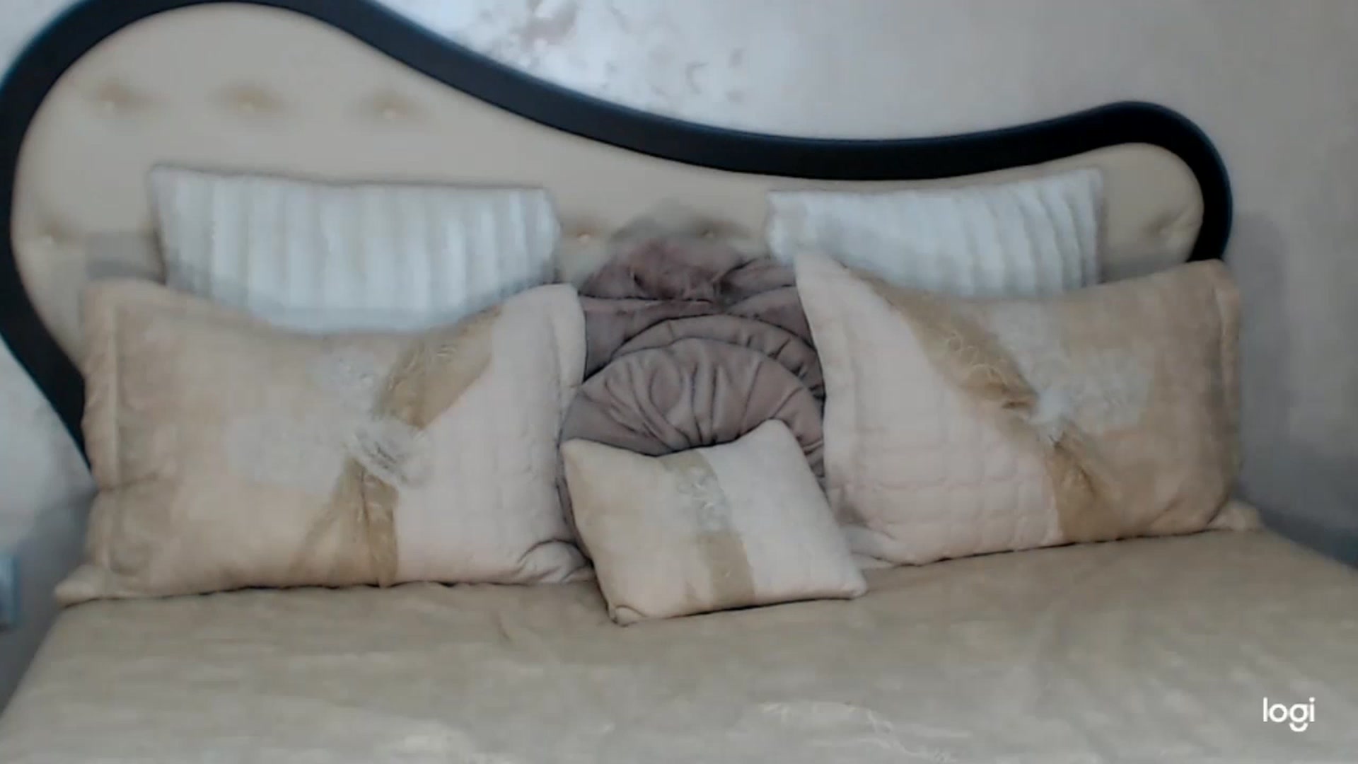 Gallery image thumbnail from SexyIceCreeam's myfreecams stream on, 01/06/2023, 05:41 image 11 of 20