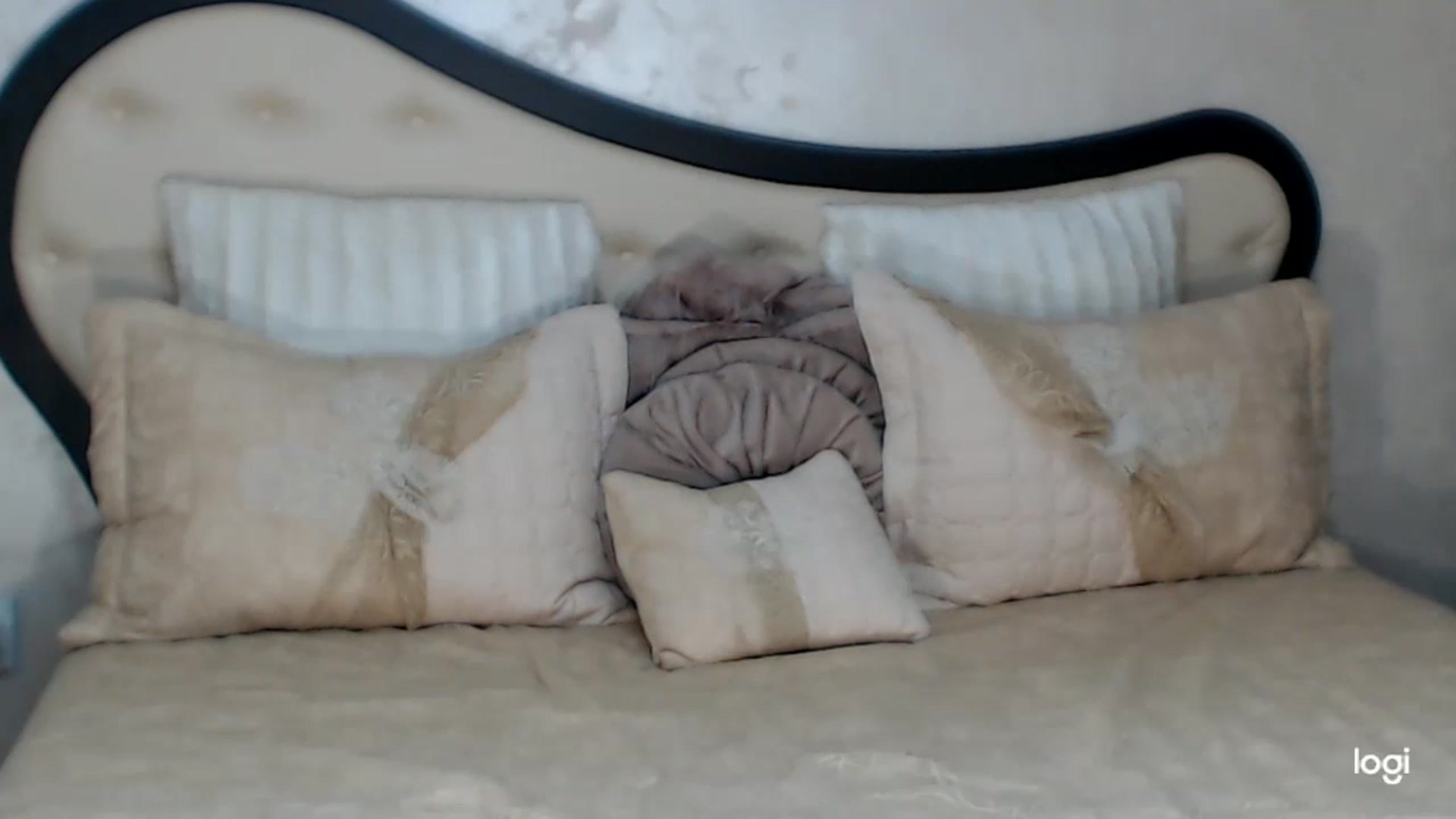 Gallery image thumbnail from SexyIceCreeam's myfreecams stream on, 01/06/2023, 05:41 image 13 of 20